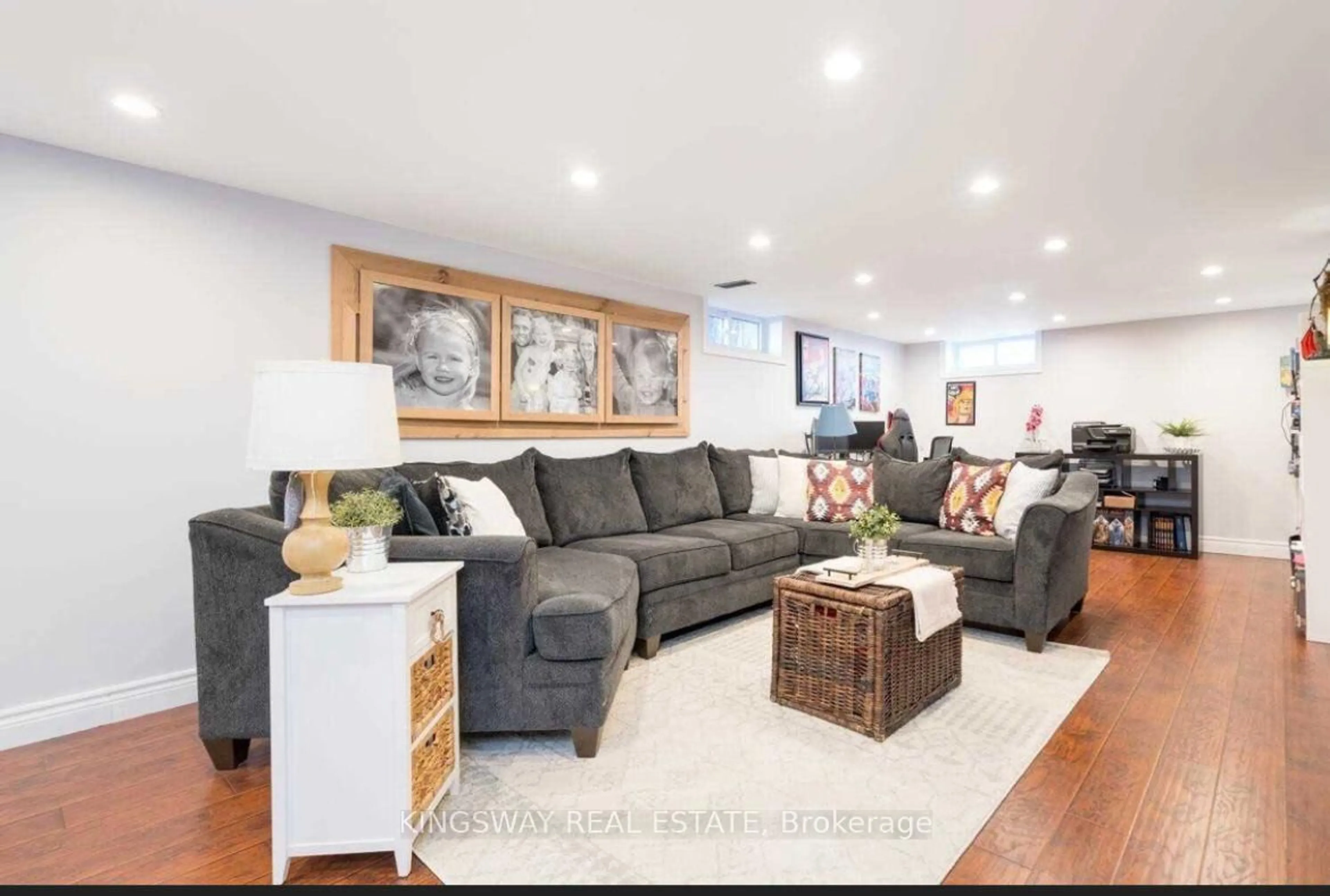 Living room with furniture, unknown for 9364 Wellington Rd #124, Erin Ontario N0B 1T0