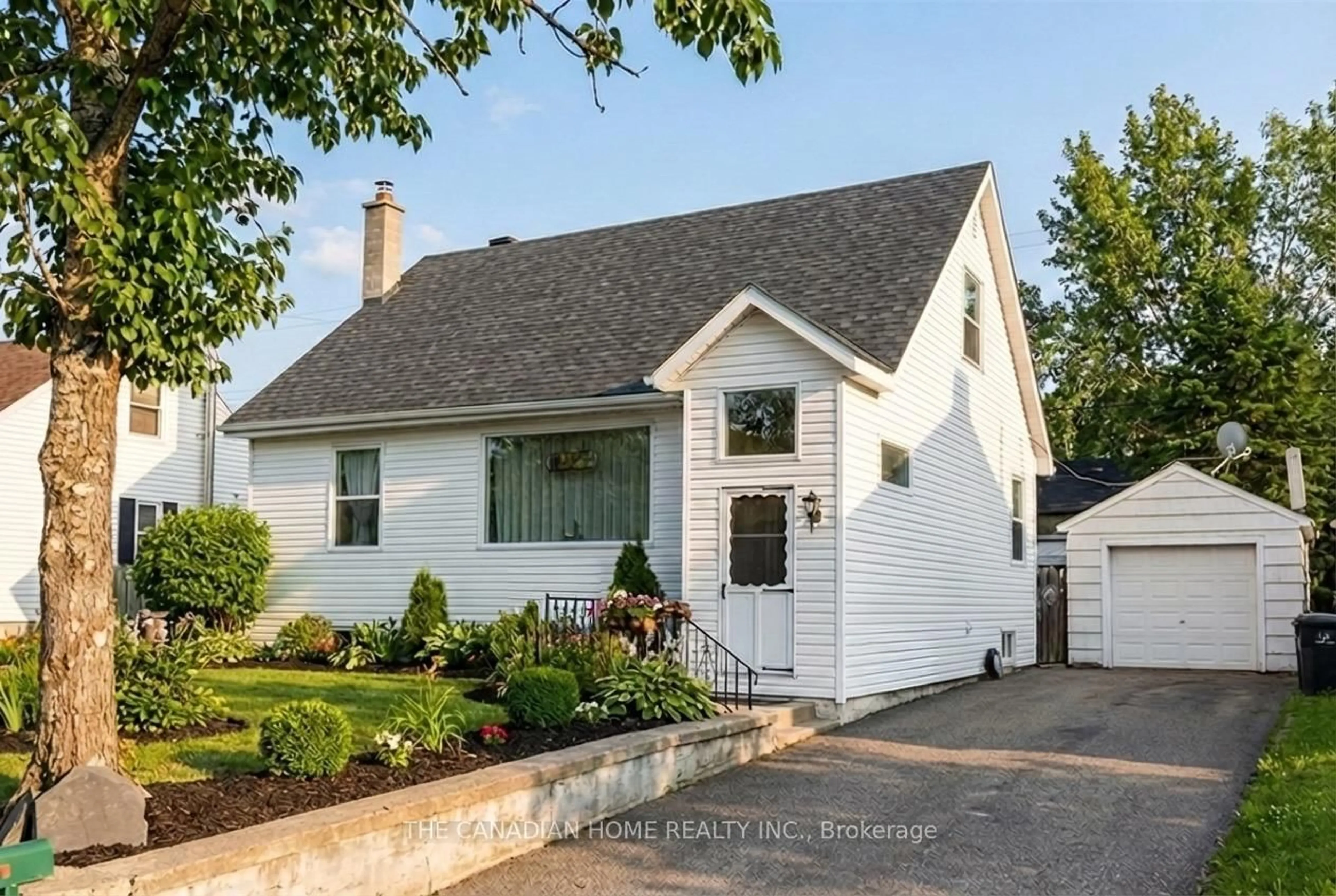 Home with vinyl exterior material, street for 24 Neebig Ave, Manitouwadge Ontario P0T 2C0