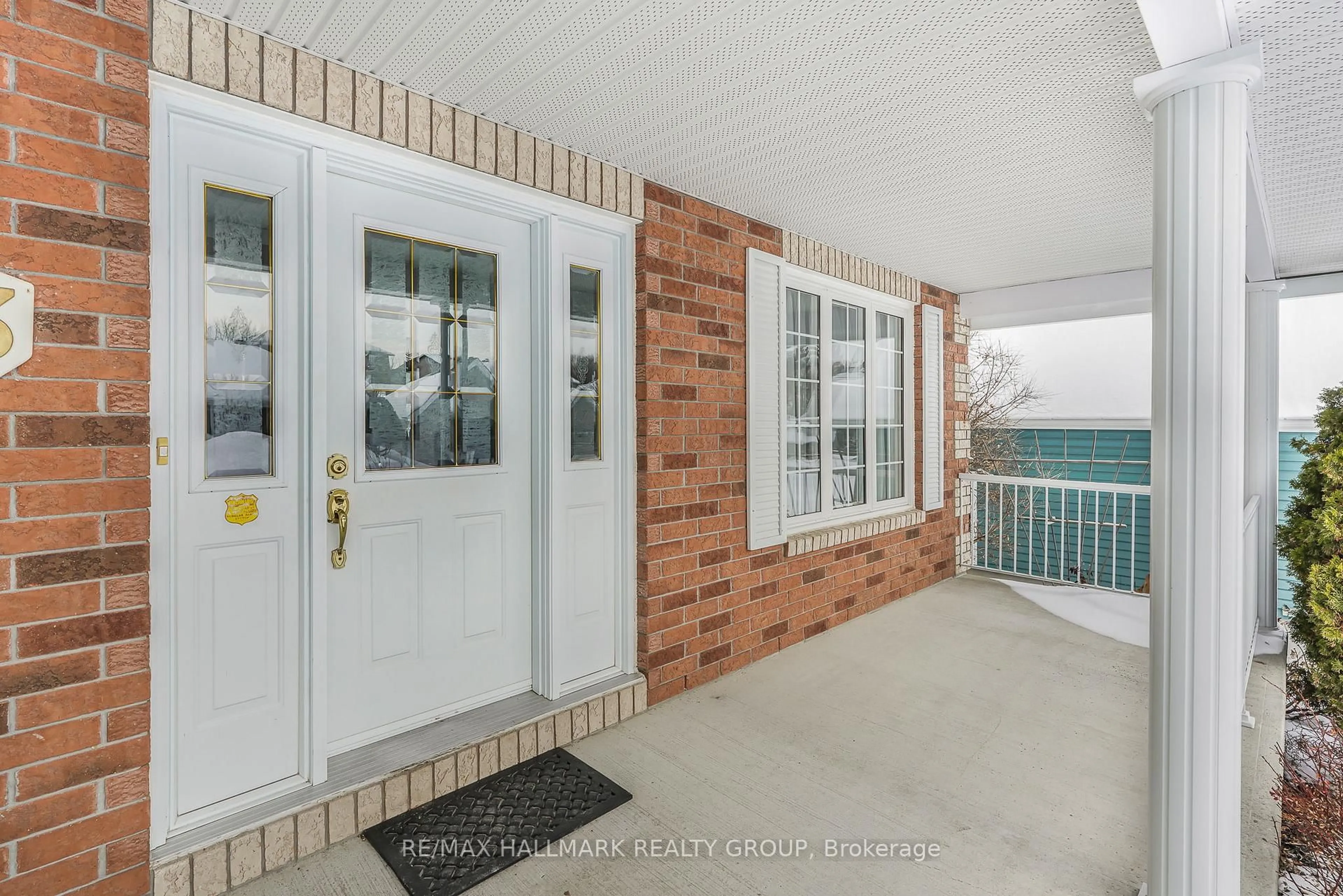 Indoor entryway for 1103 DES PINS Ave, Clarence-Rockland Ontario K4K 1R1