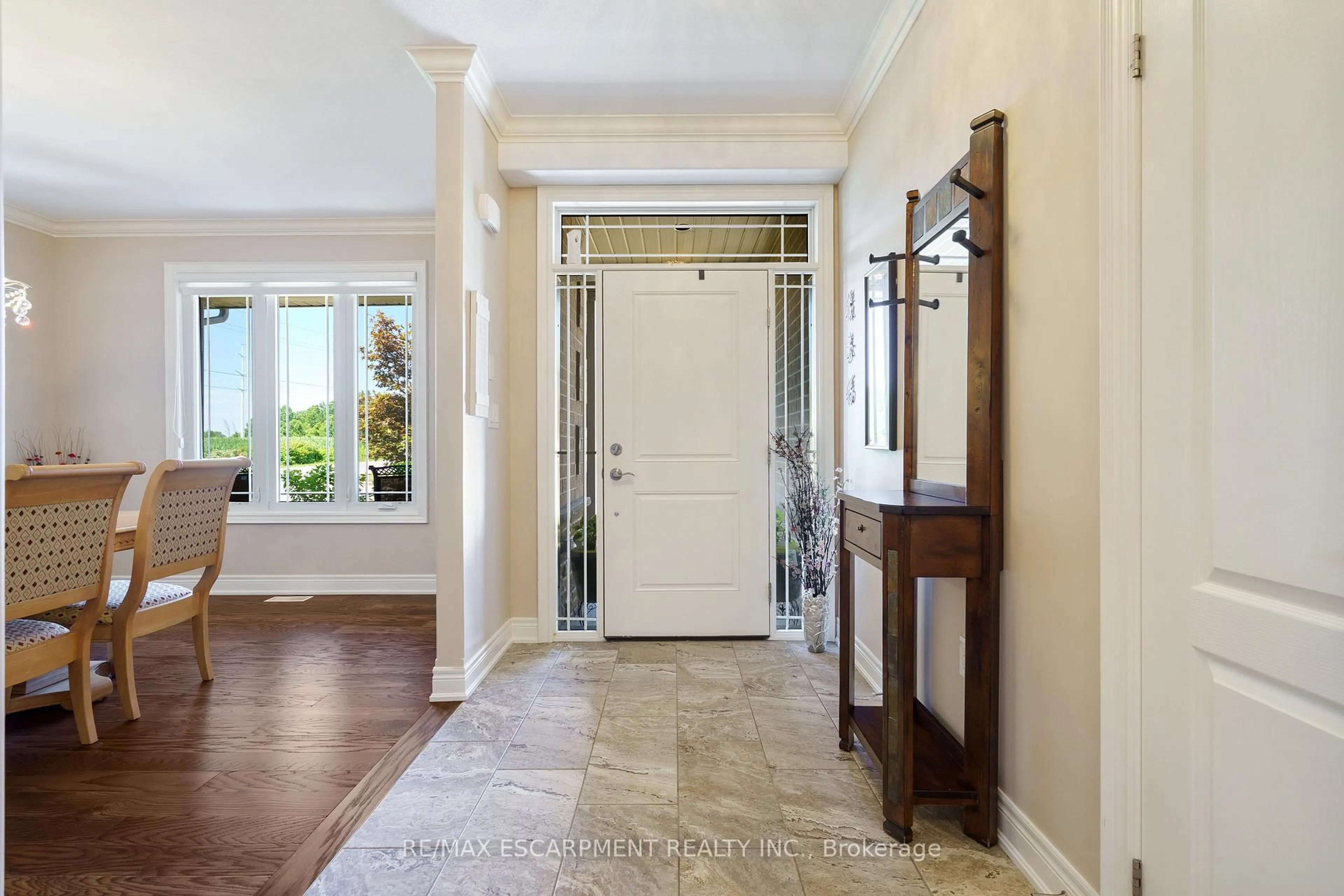 Indoor entryway for 8952 BLACK FOREST Cres, Niagara Falls Ontario L2H 0M8