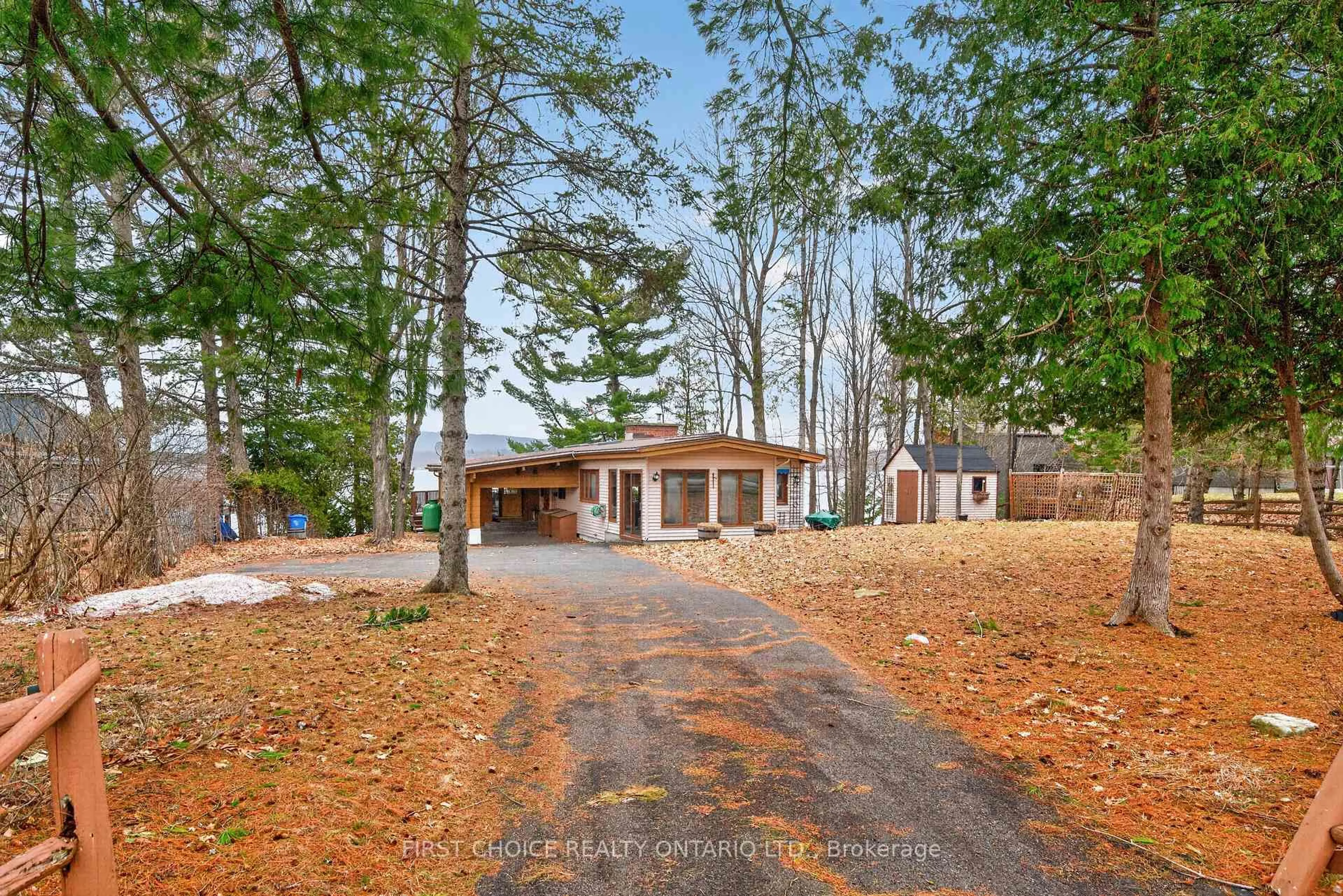 A pic from outside/outdoor area/front of a property/back of a property/a pic from drone, unknown for 2890 Barlow Cres, Ottawa Ontario K0A 1T0