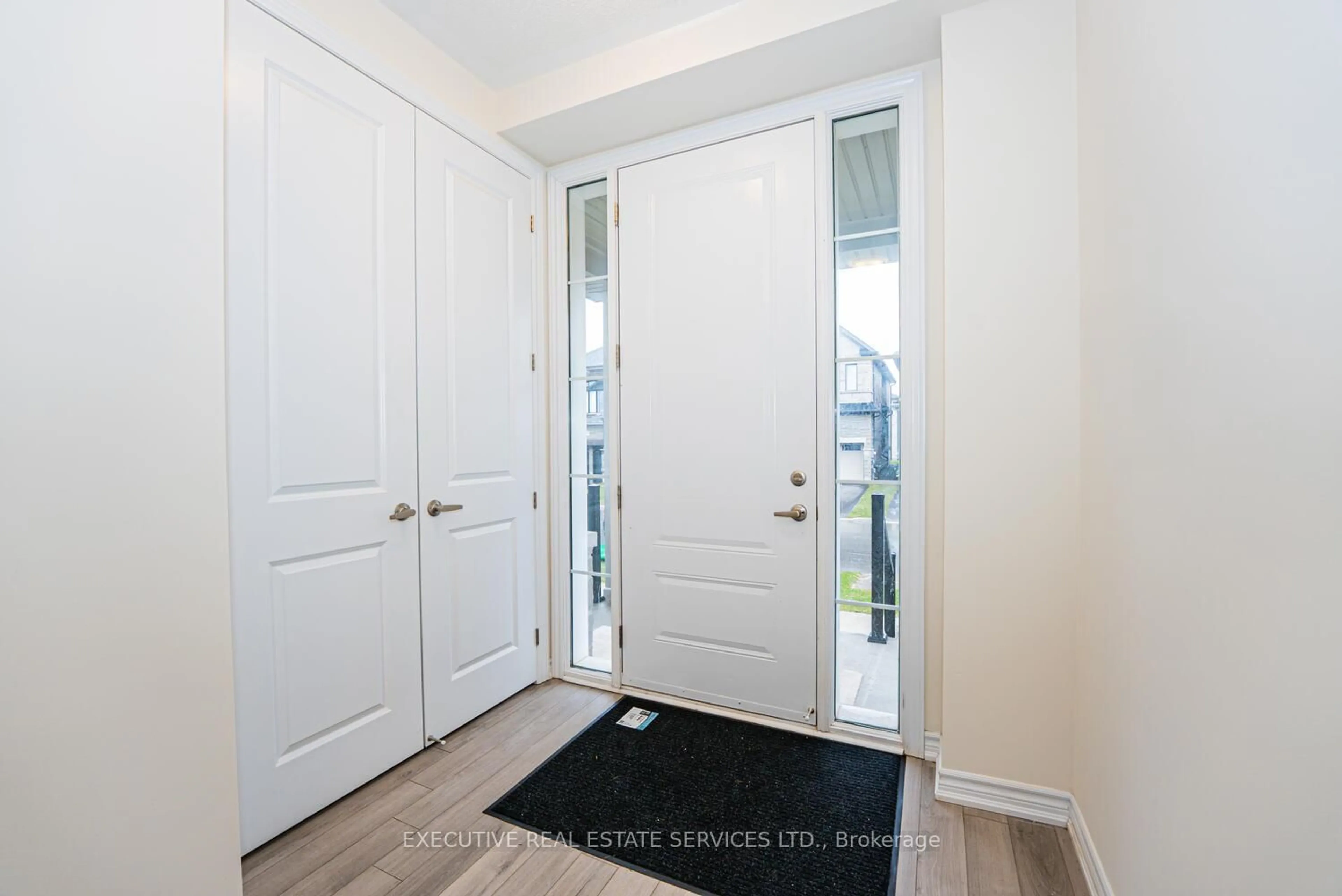 Indoor entryway for 39 Conboy Dr, Erin Ontario N0B 1T0