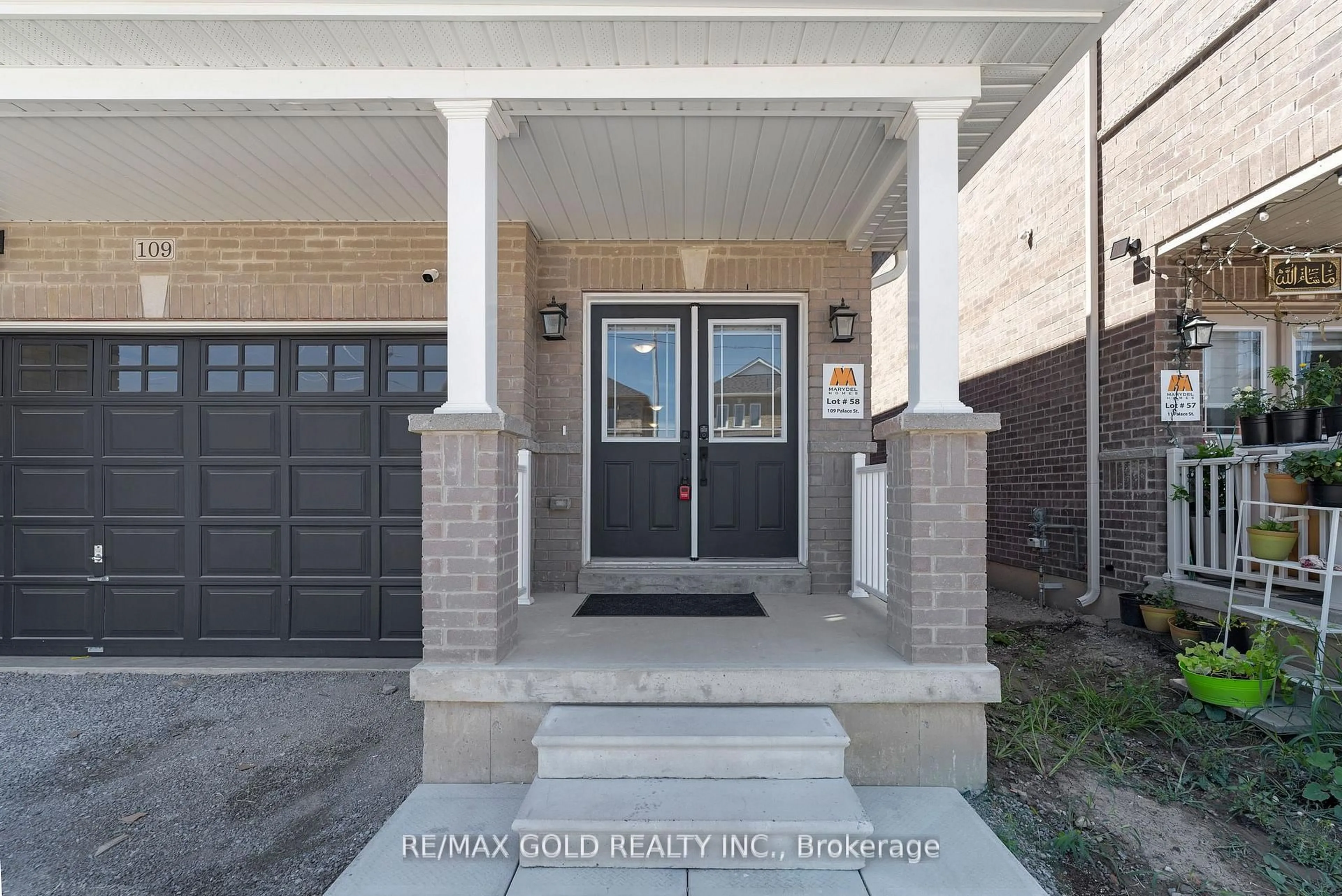 Indoor entryway for 109 Palace St, Thorold Ontario L2V 0M9