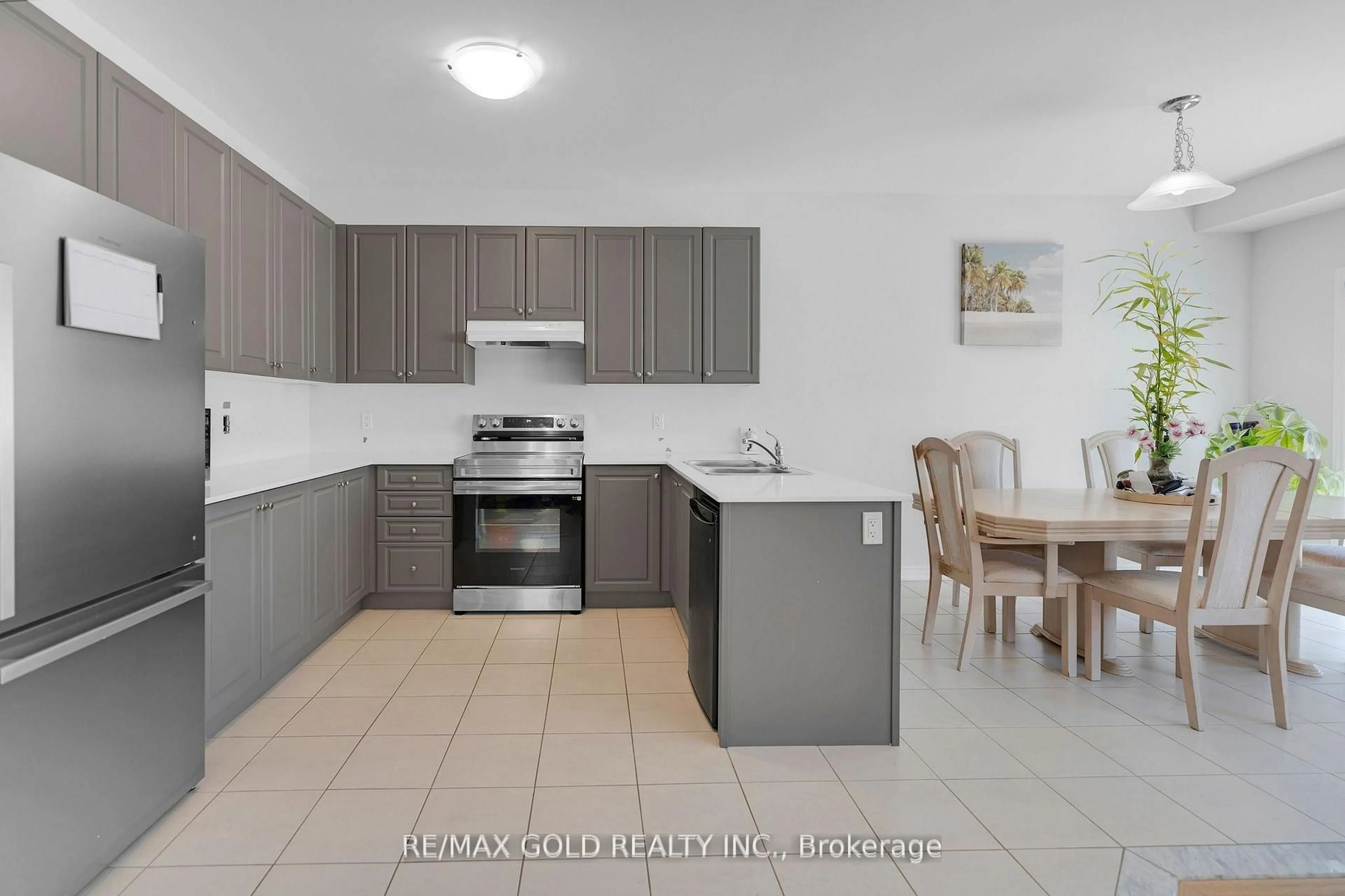 Standard kitchen, unknown for 109 Palace St, Thorold Ontario L2V 0M9