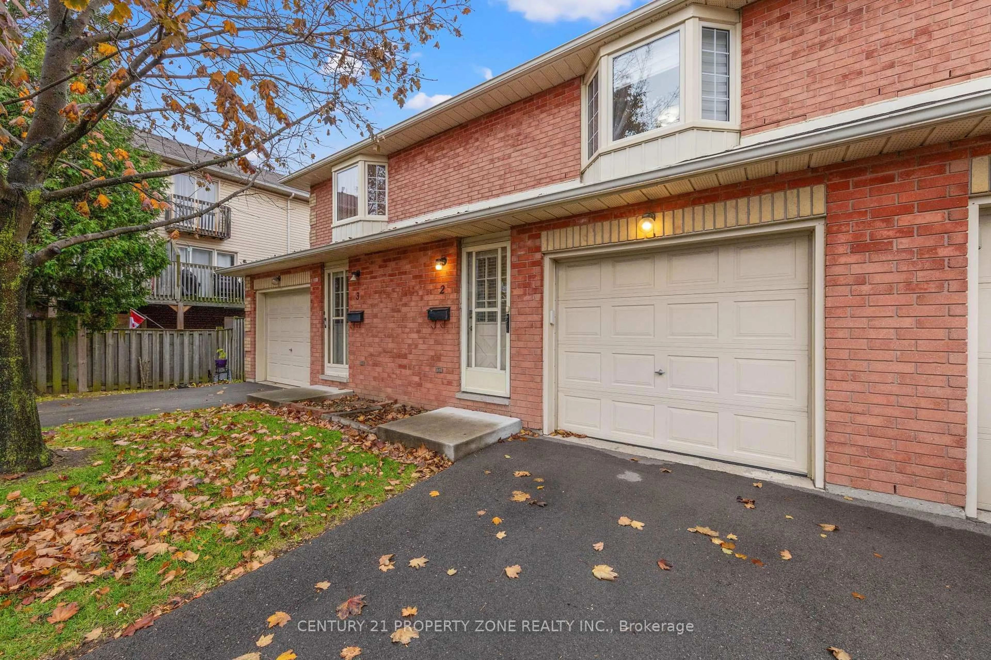 Home with brick exterior material, street for 280 Limeridge Rd #2, Hamilton Ontario L9A 2S7