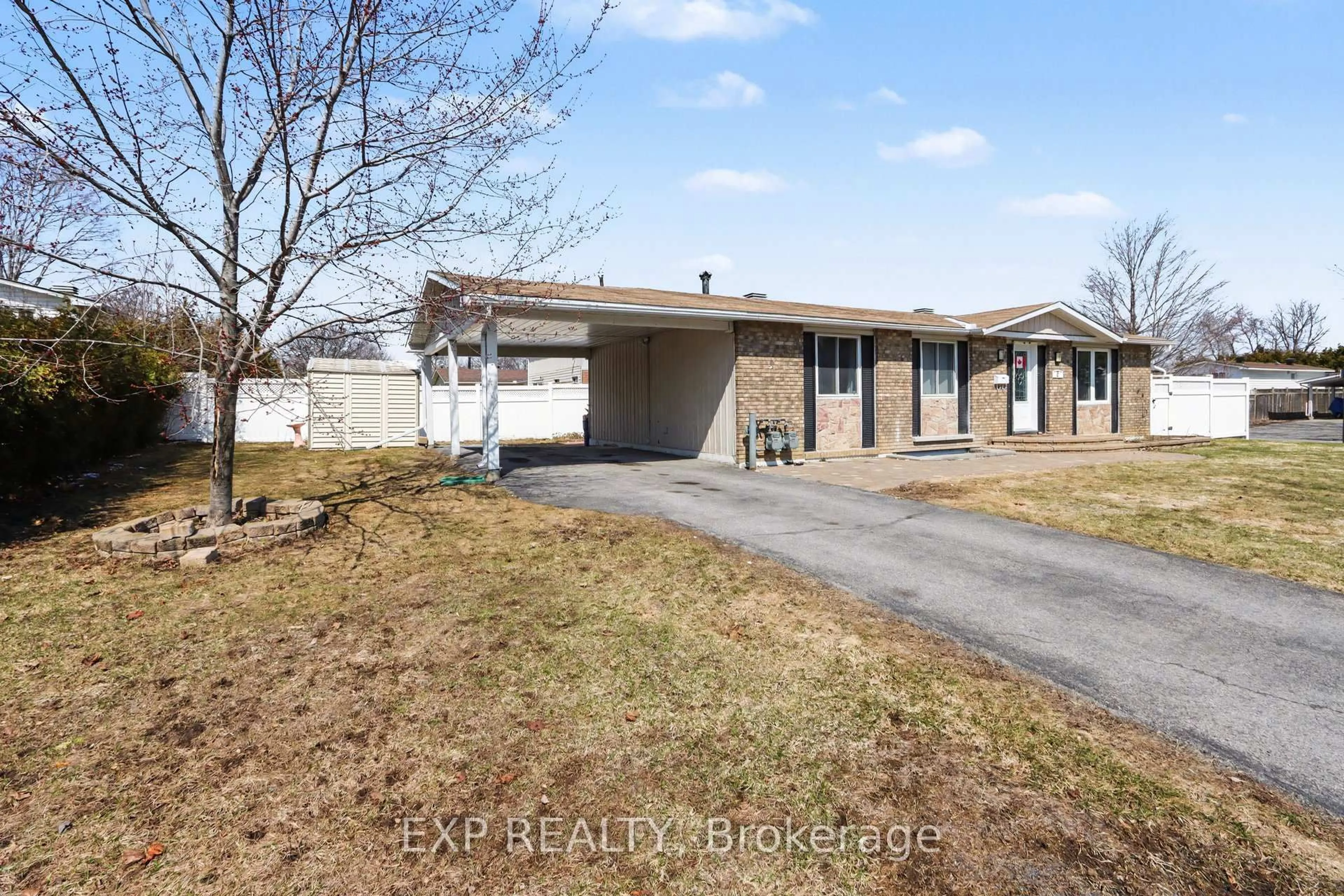 Unknown for 2 Folkstone Crt, Ottawa Ontario K1B 4J9