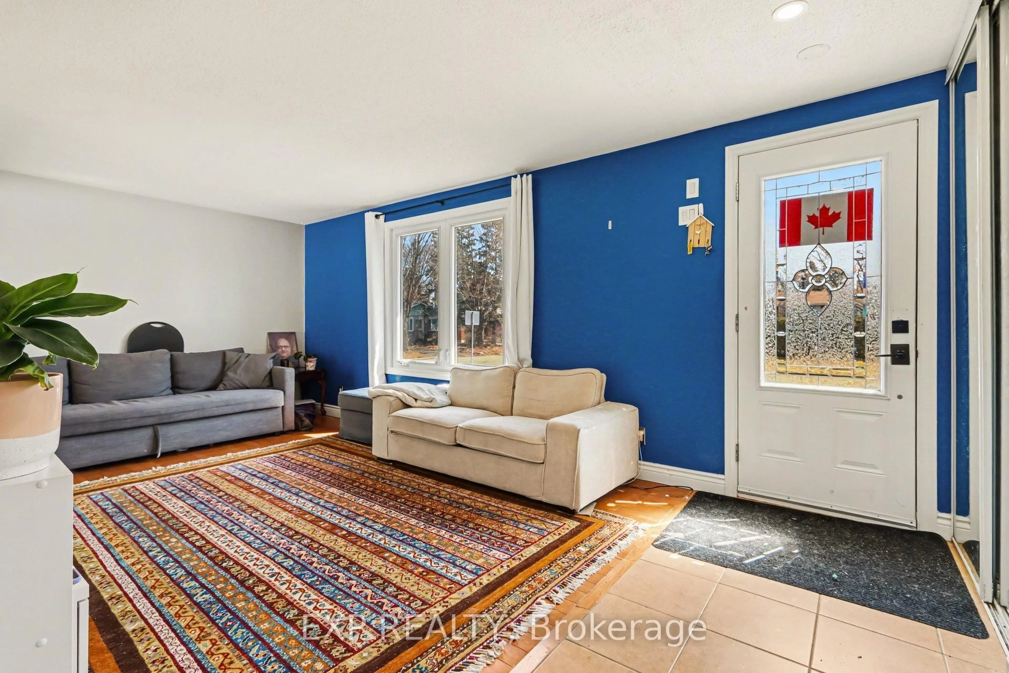 Unknown for 2 Folkstone Crt, Ottawa Ontario K1B 4J9