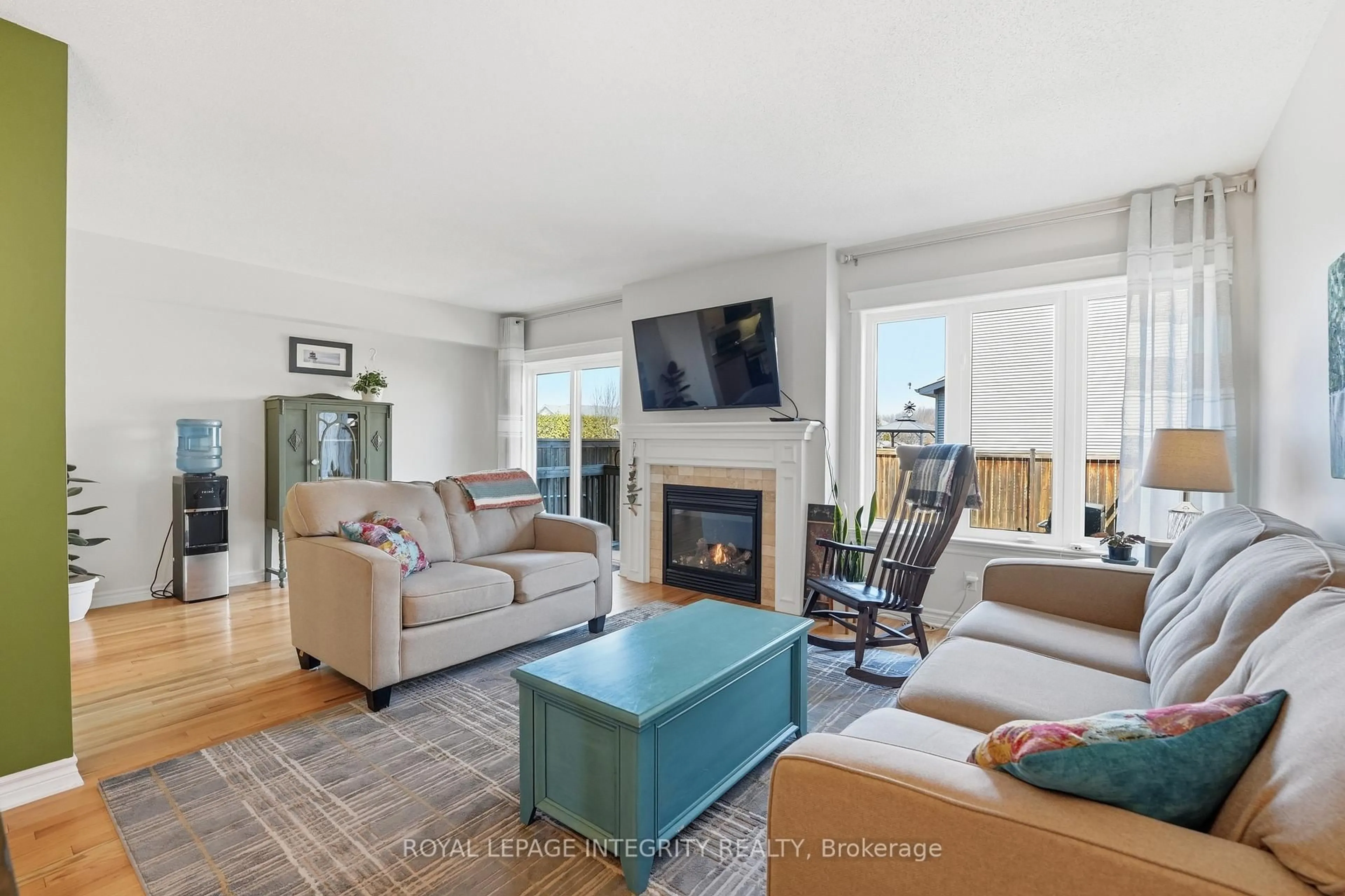 Living room with furniture, wood/laminate floor for 1036 Marconi Ave, Kanata Ontario K2W 0C8