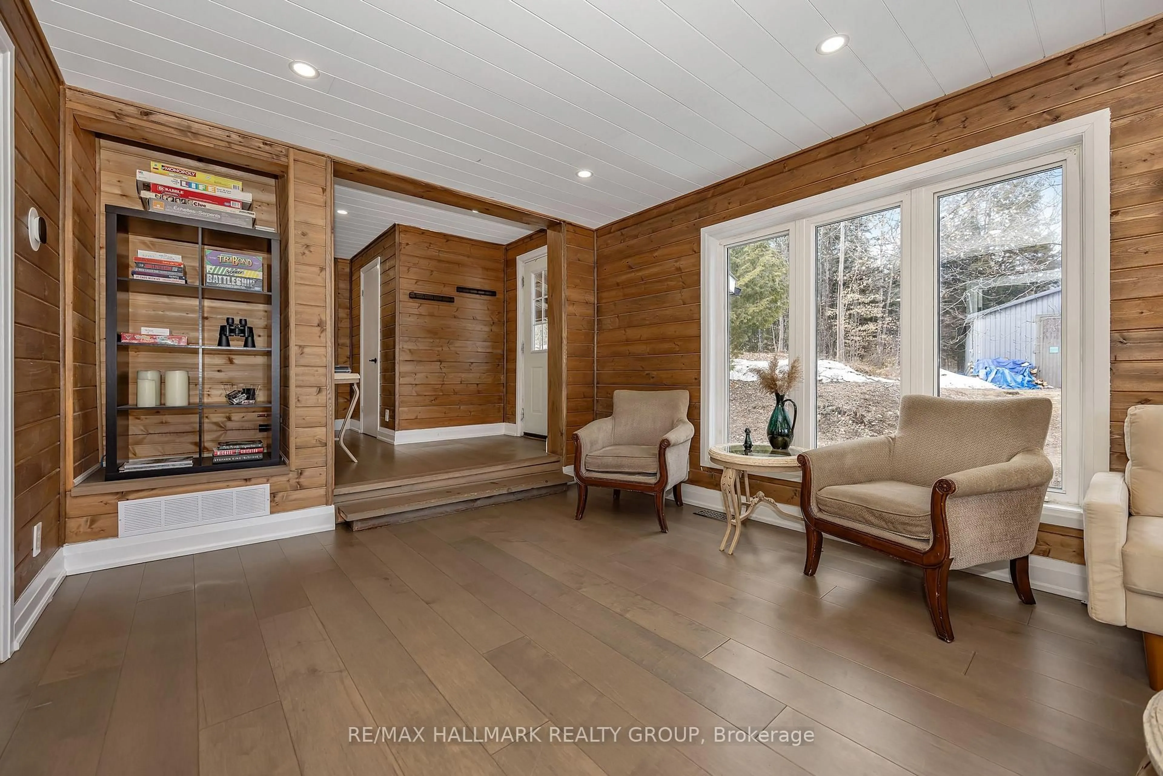 Indoor entryway for 2294 Myers Cave Rd, Cloyne Ontario K0H 1K0