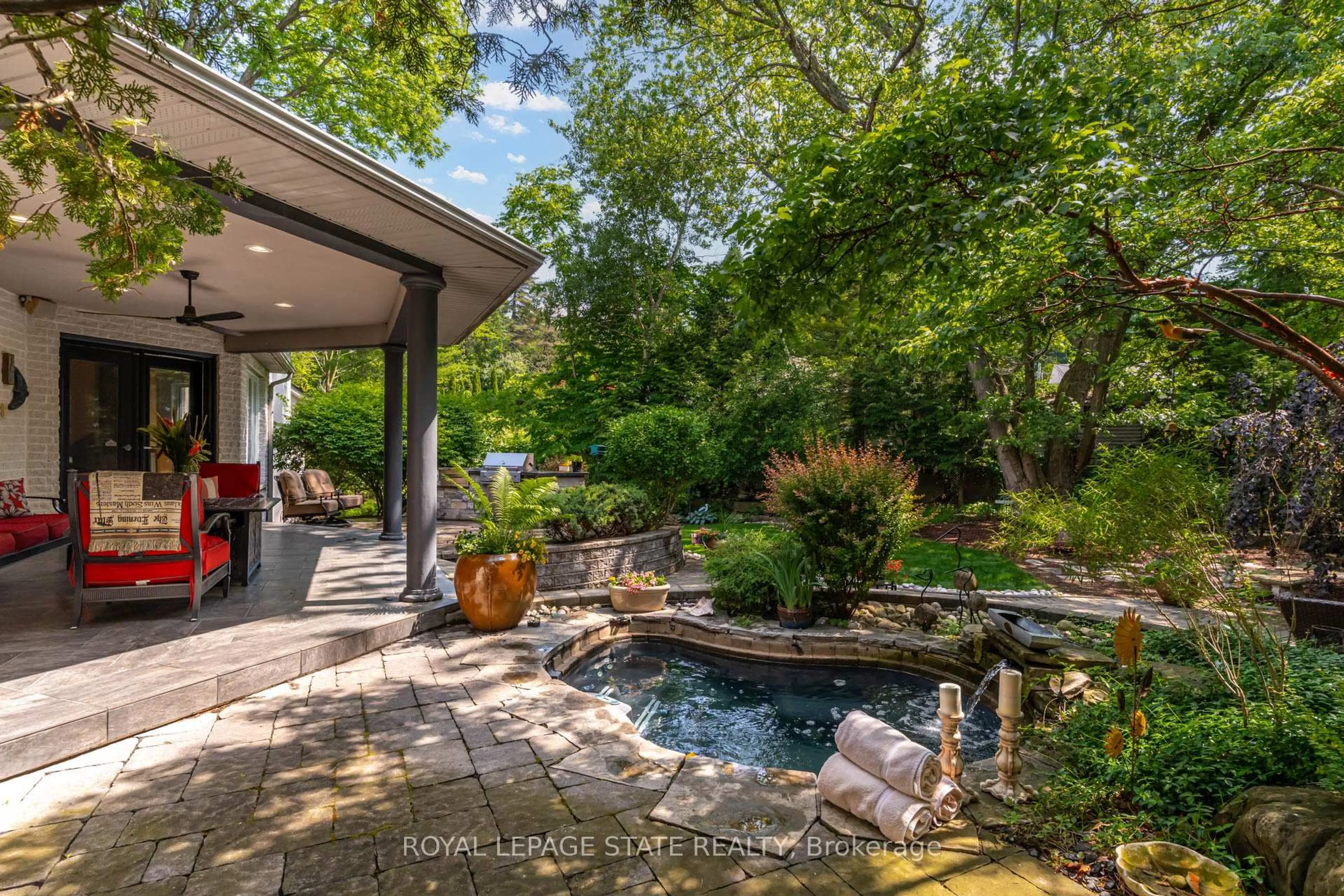 Patio, water/lake/river/ocean view for 34 Harrington Pl, Hamilton Ontario L9G 4Z2