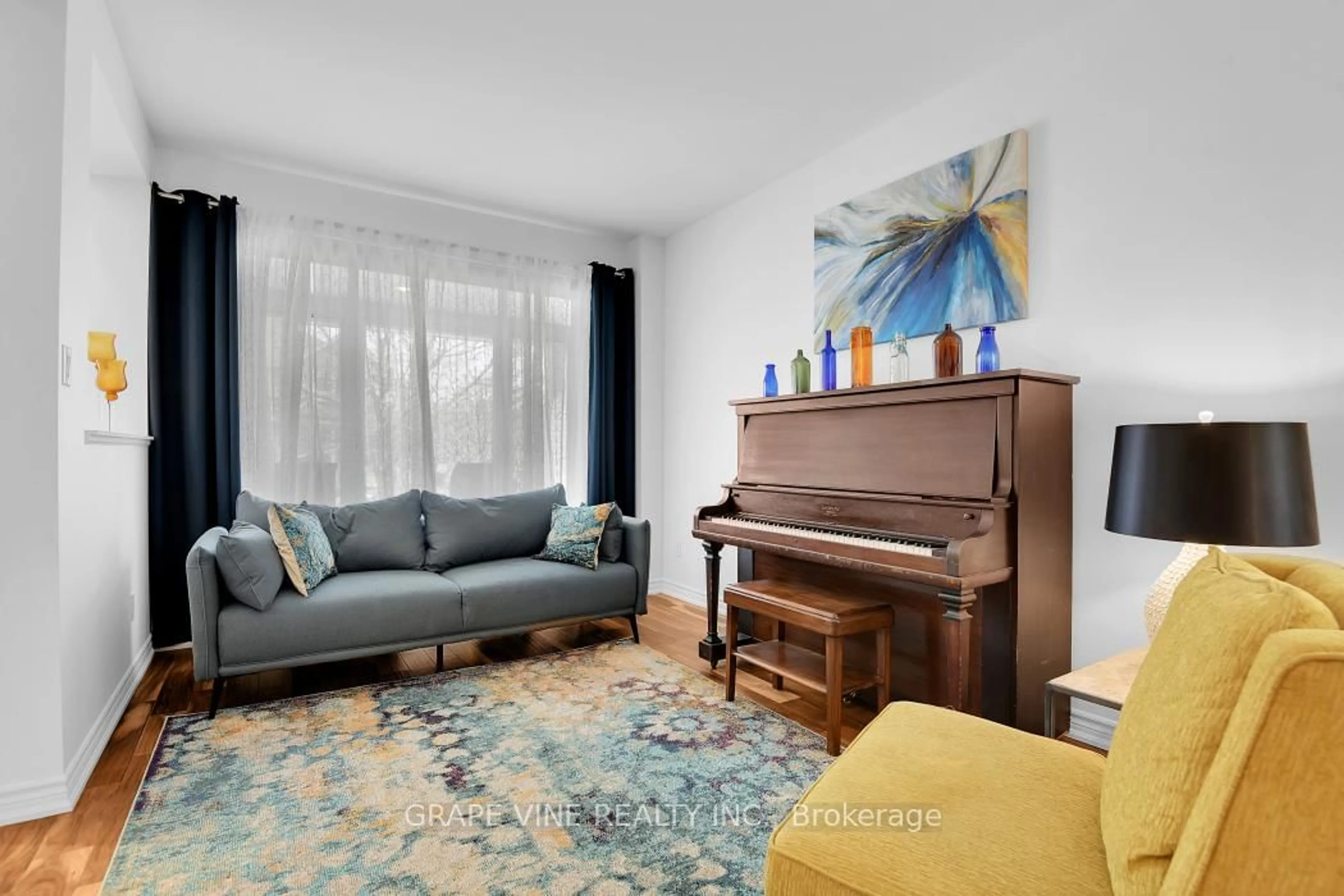 Living room with furniture, unknown for 517 Overland Dr, Ottawa Ontario K2S 0C2