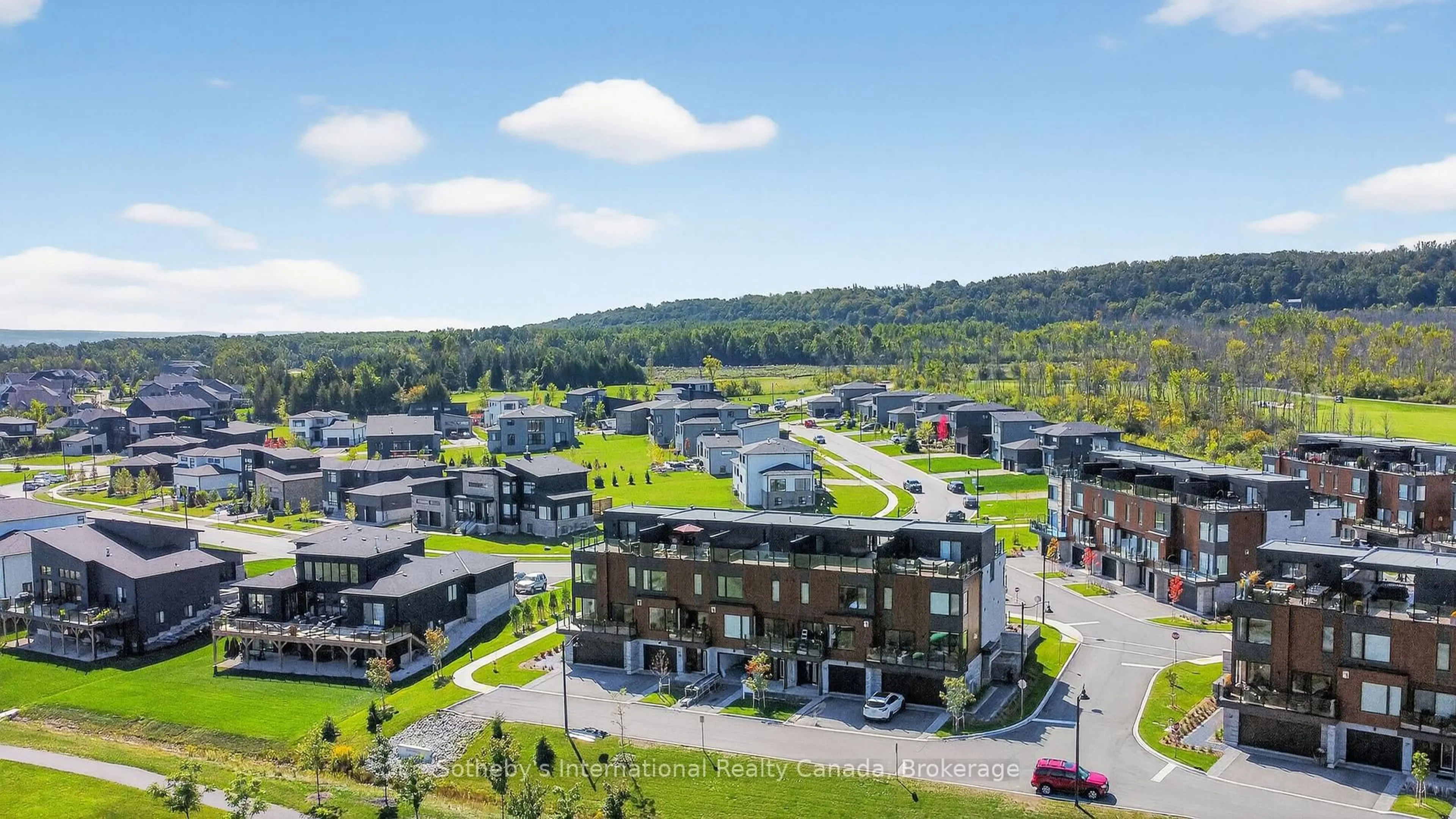 A pic from outside/outdoor area/front of a property/back of a property/a pic from drone, unknown for 117 Sladden Crt #32, Blue Mountains Ontario N0H 2P0