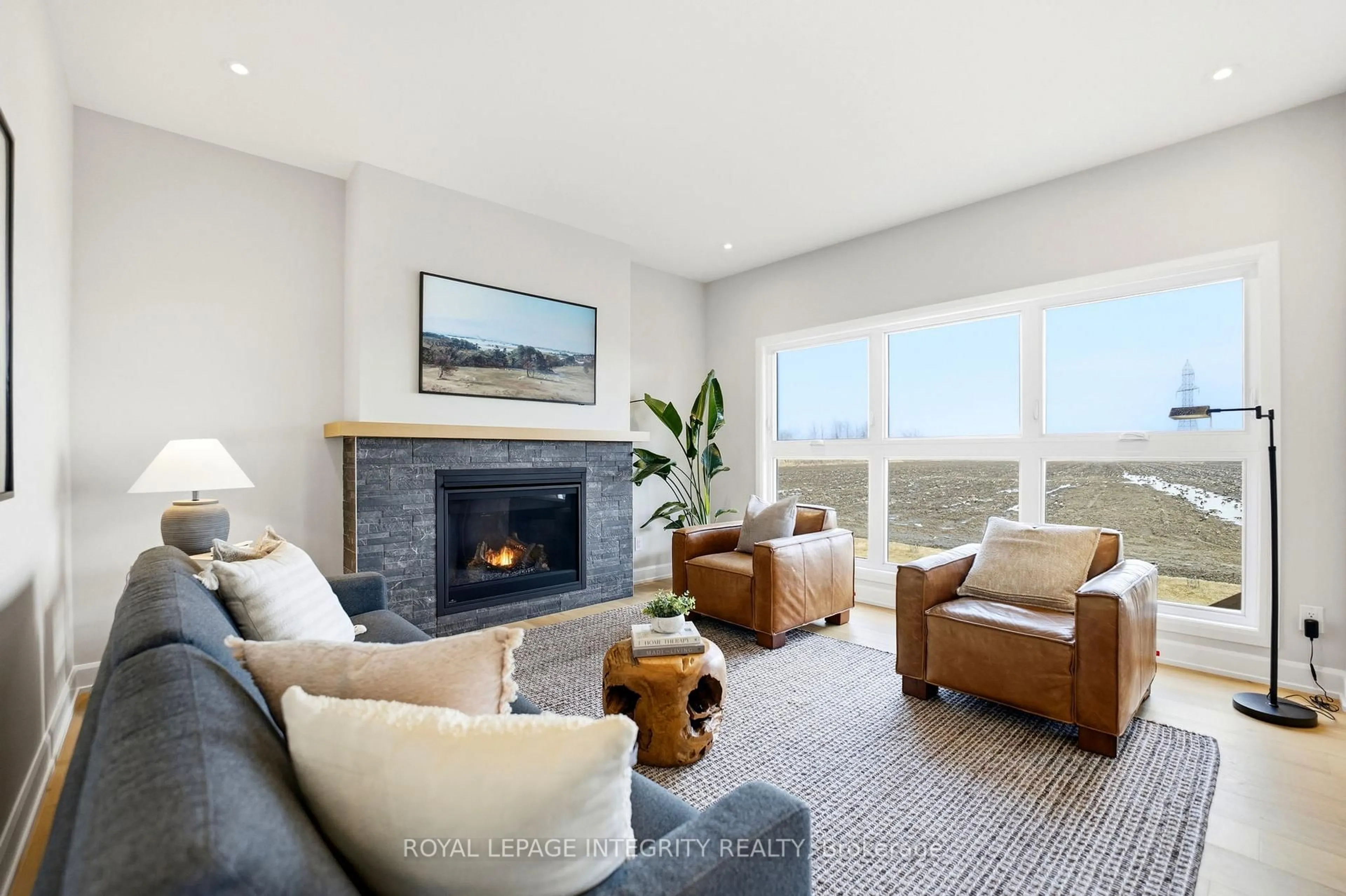 Living room with furniture, unknown for 451 Moonlight Dr, Russell Ontario K4R 0L1