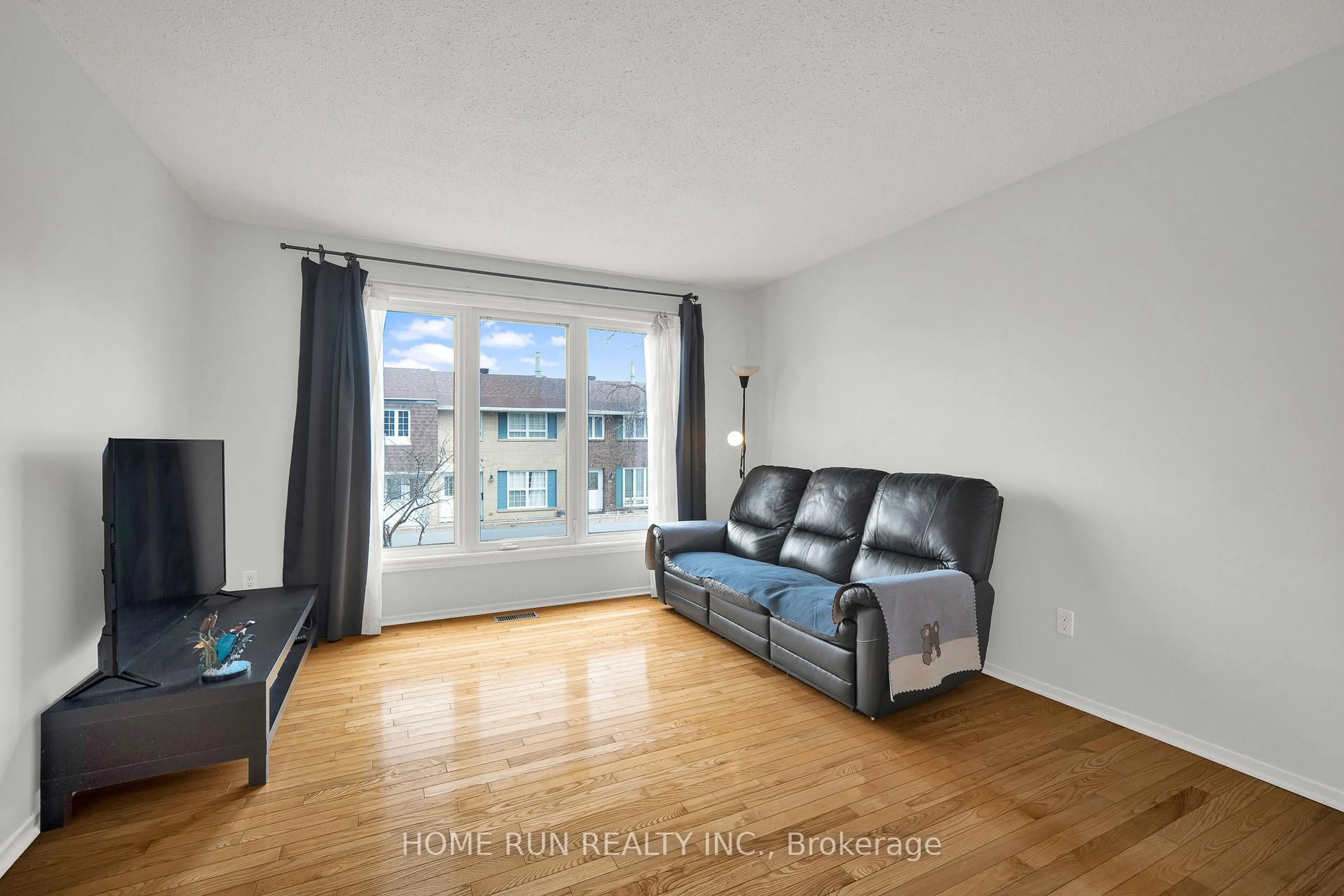 Living room with furniture, unknown for 2111 Montreal Rd #4, Ottawa Ontario K1J 8M8