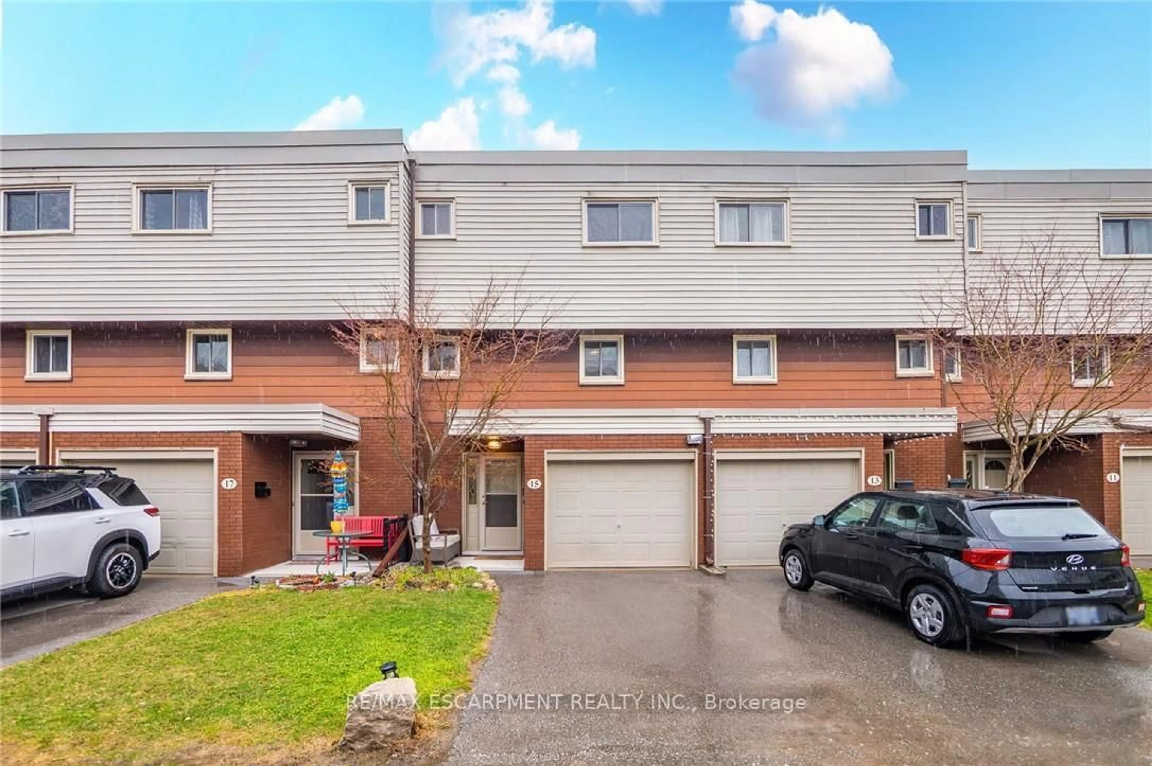 A pic from outside/outdoor area/front of a property/back of a property/a pic from drone, street for 23 Watsons Lane #15, Hamilton Ontario L9H 5G9