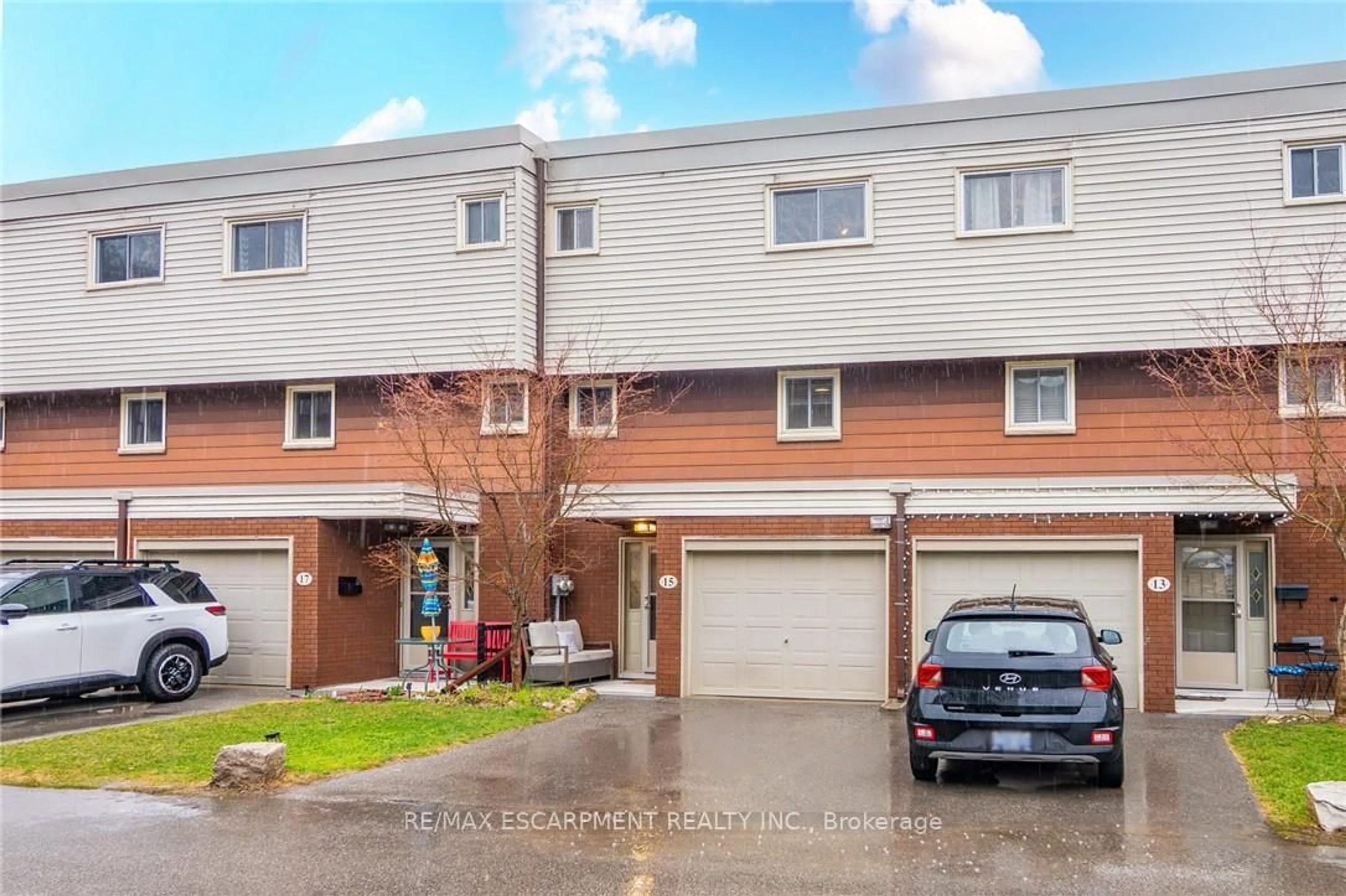 A pic from outside/outdoor area/front of a property/back of a property/a pic from drone, street for 23 Watsons Lane #15, Hamilton Ontario L9H 5G9
