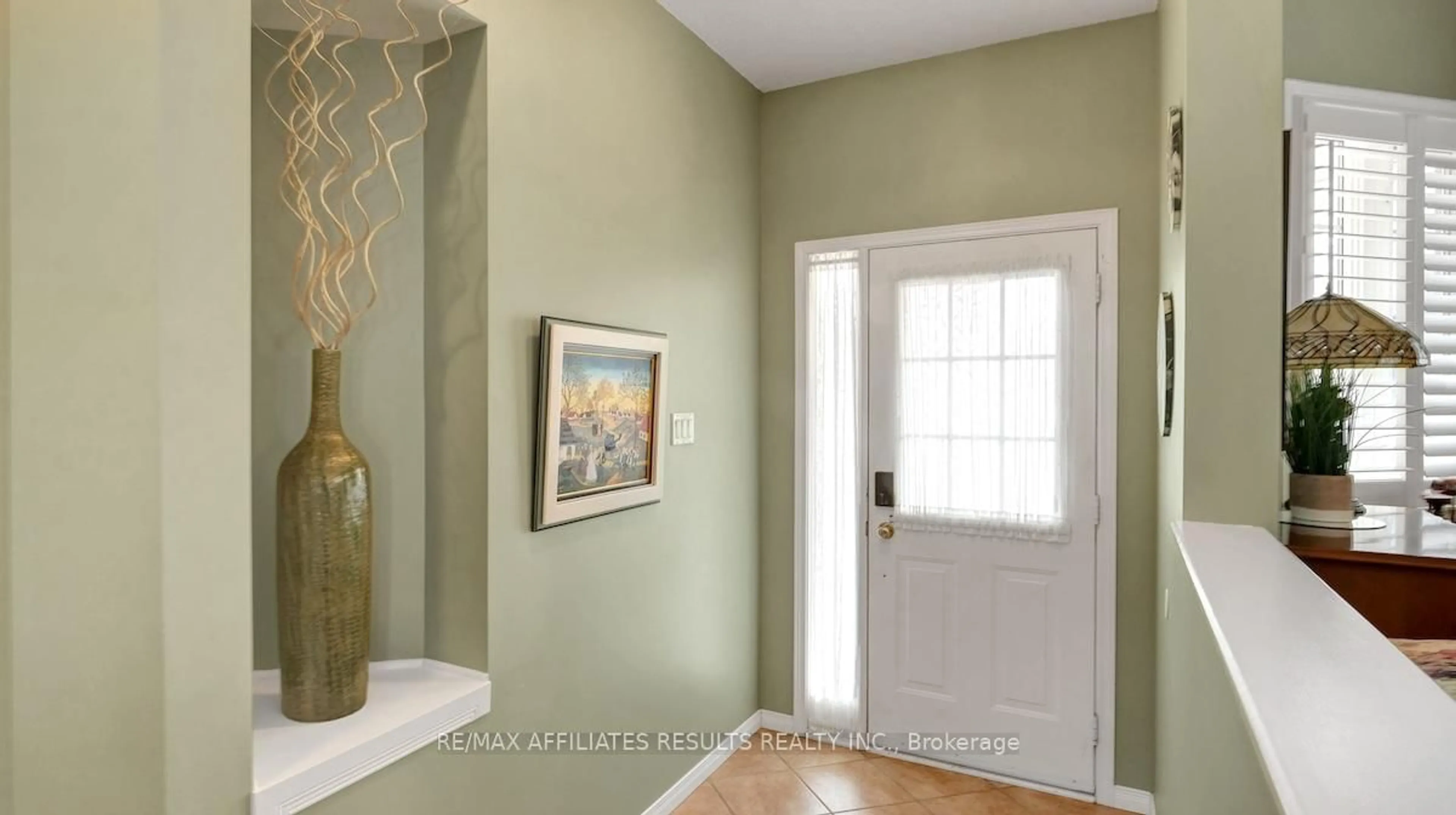 Indoor entryway for 41 Fairlop Way, Ottawa Ontario K2J 5B8