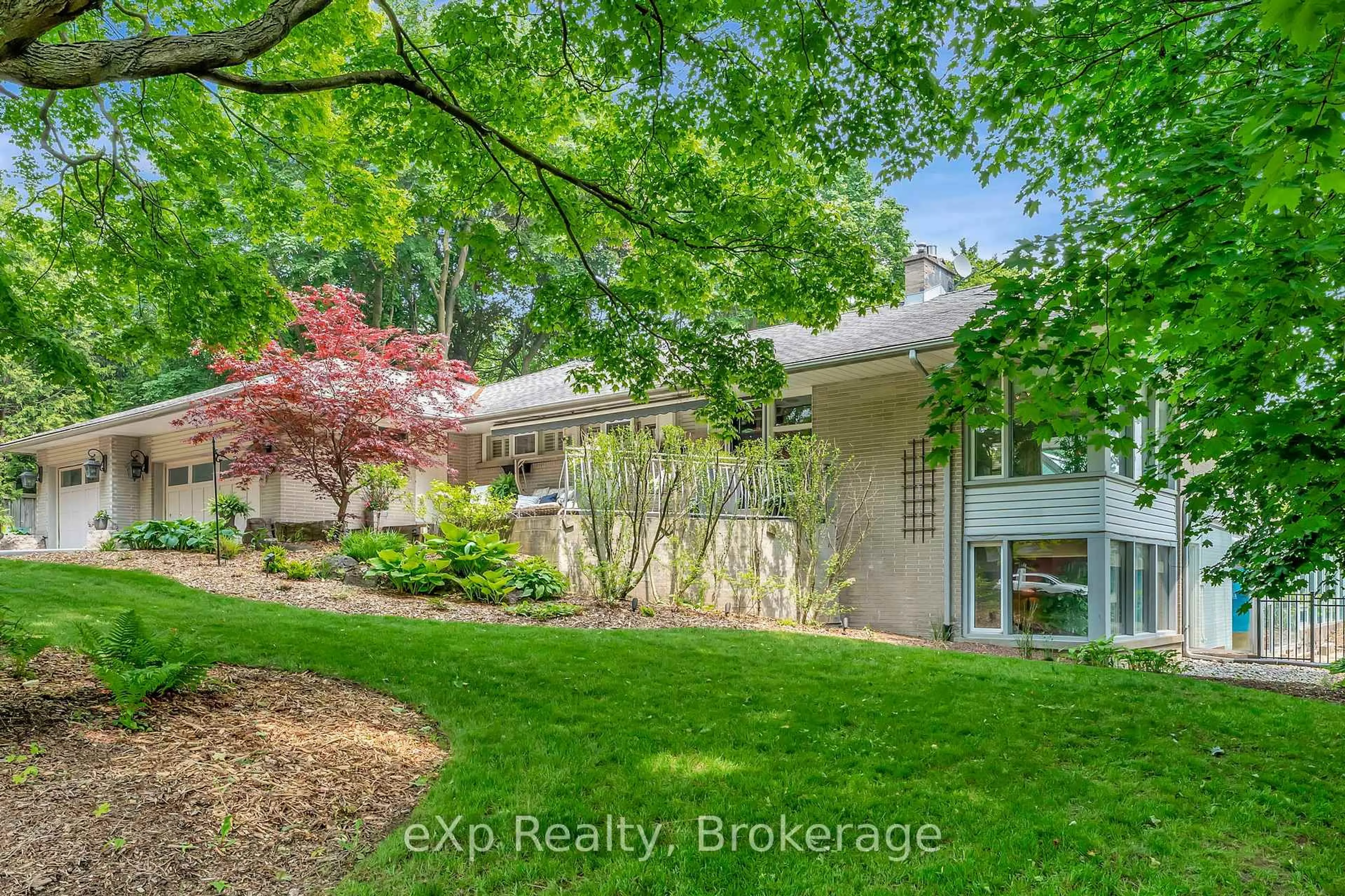 A pic from outside/outdoor area/front of a property/back of a property/a pic from drone, unknown for 5 Orchard Cres, Guelph Ontario N1E 1W9