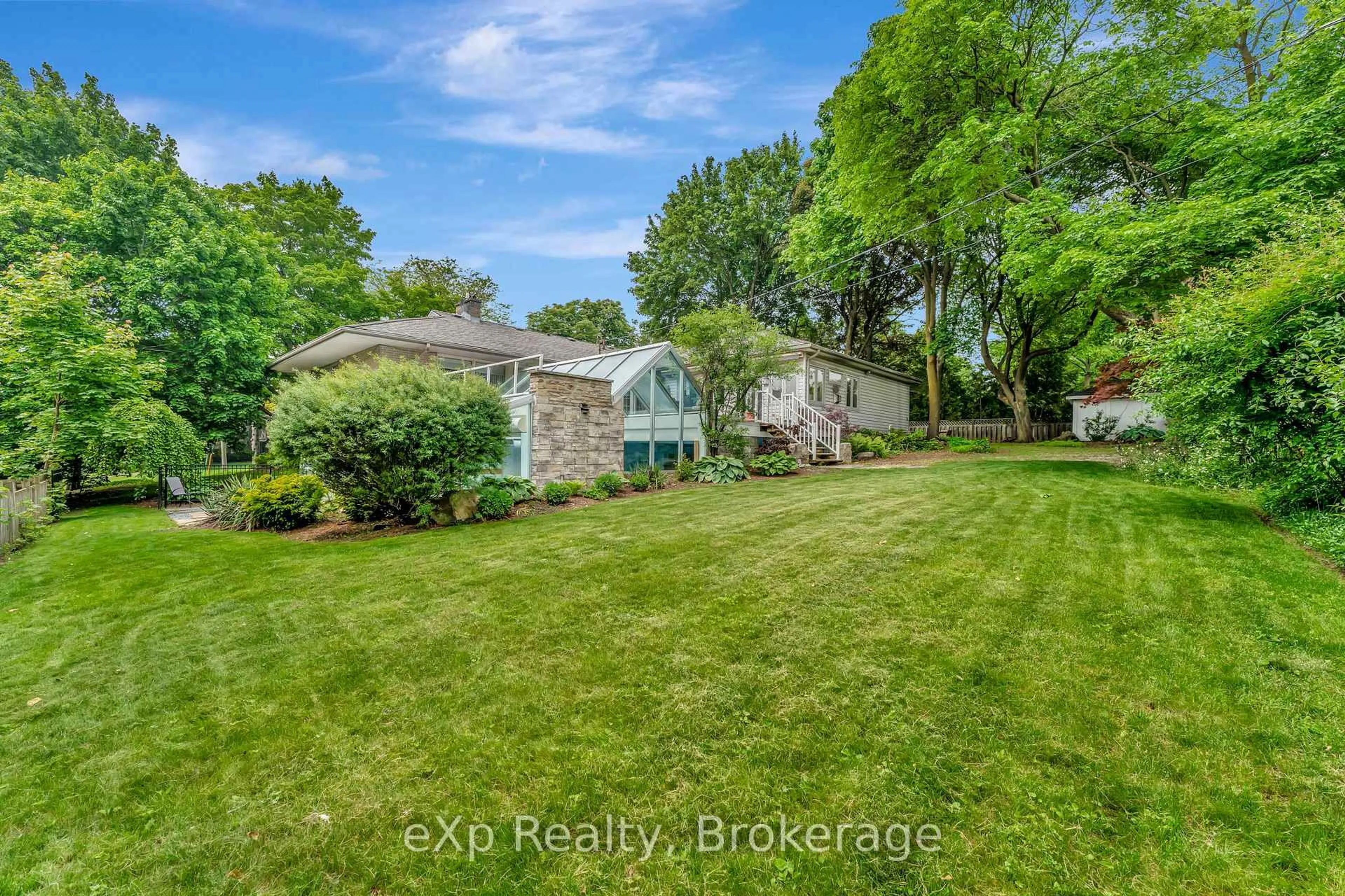 A pic from outside/outdoor area/front of a property/back of a property/a pic from drone, unknown for 5 Orchard Cres, Guelph Ontario N1E 1W9