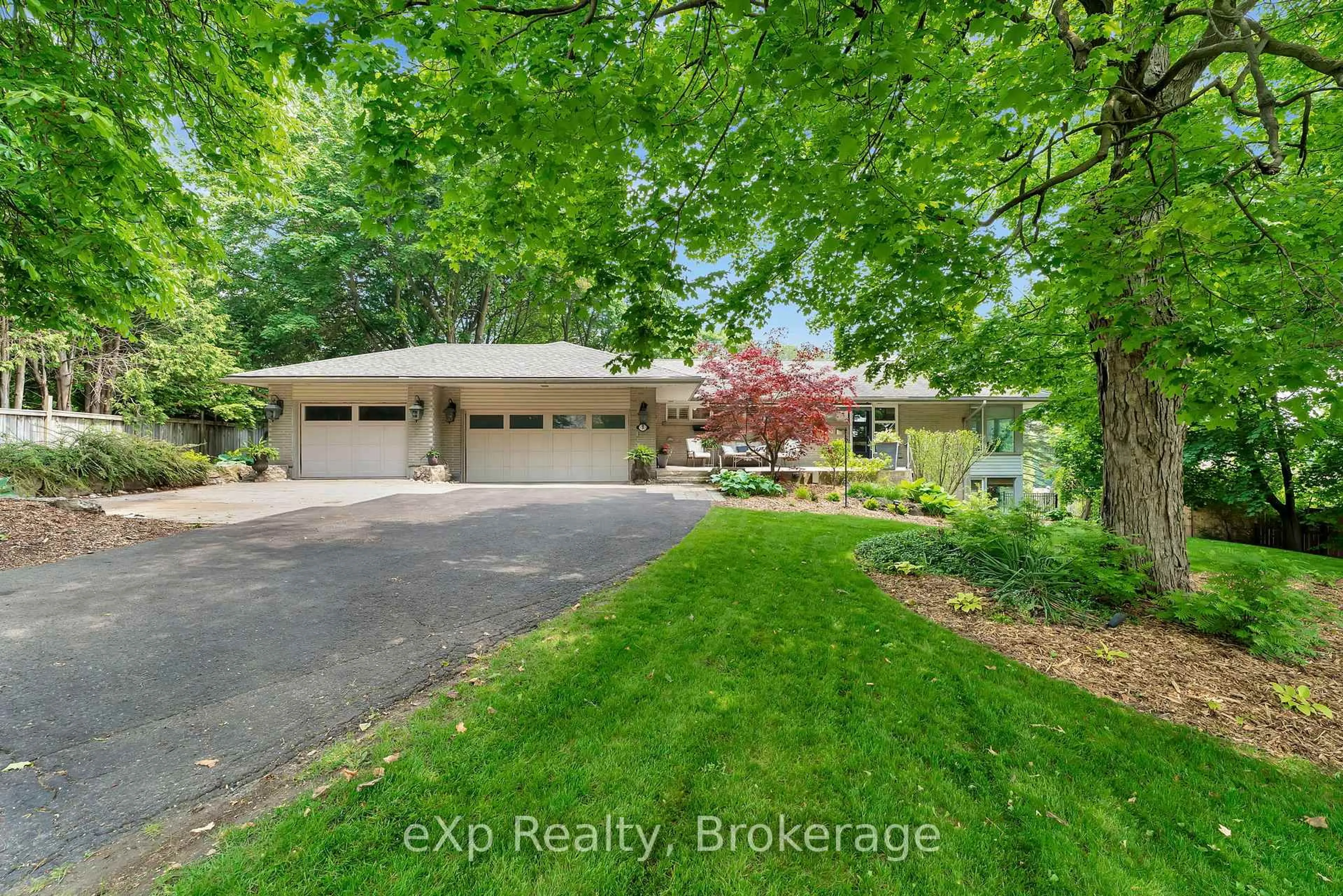 A pic from outside/outdoor area/front of a property/back of a property/a pic from drone, water/lake/river/ocean view for 5 Orchard Cres, Guelph Ontario N1E 1W9