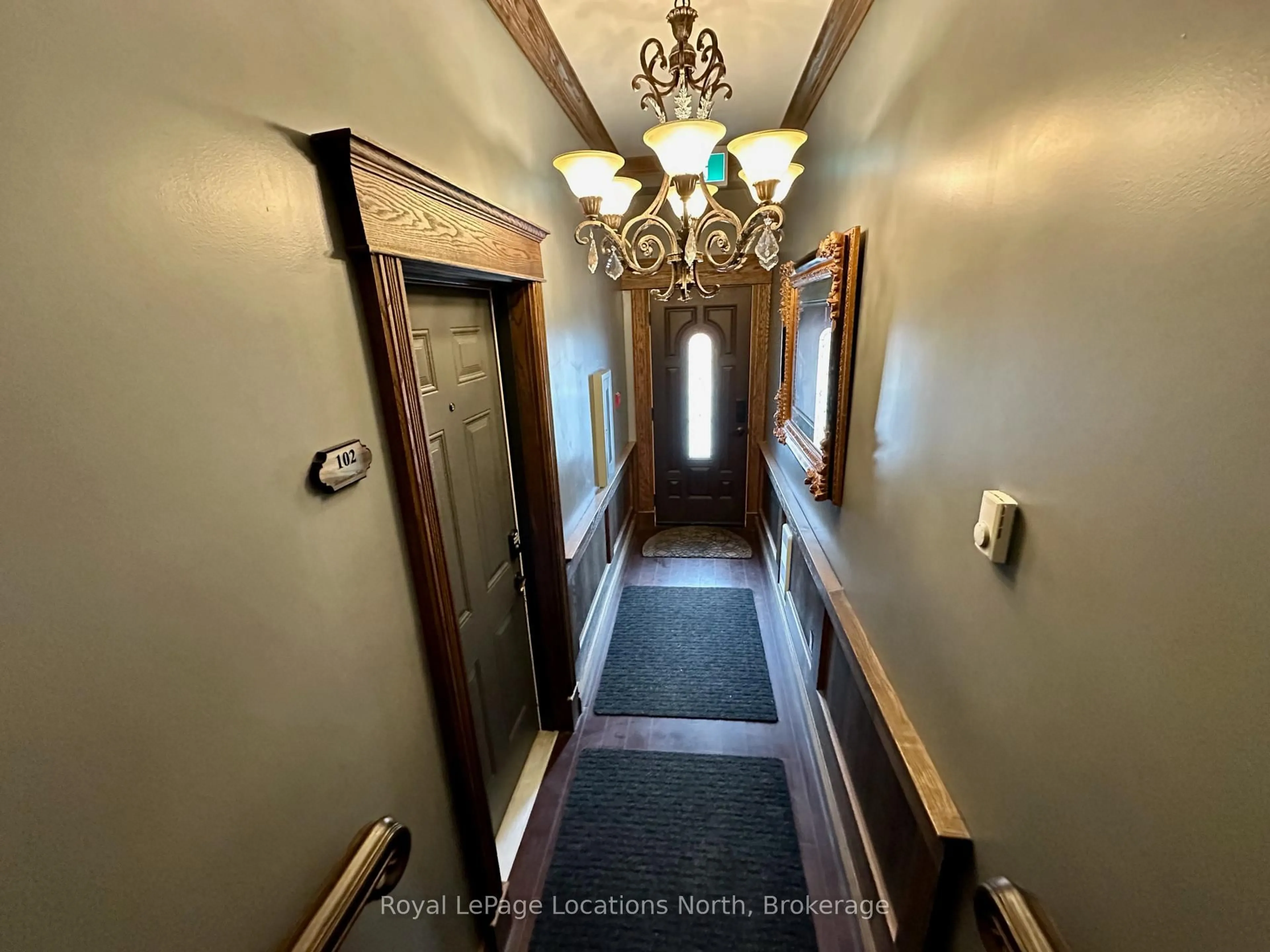 Indoor foyer for 110 Sykes St #204, Meaford Ontario N4L 1S6