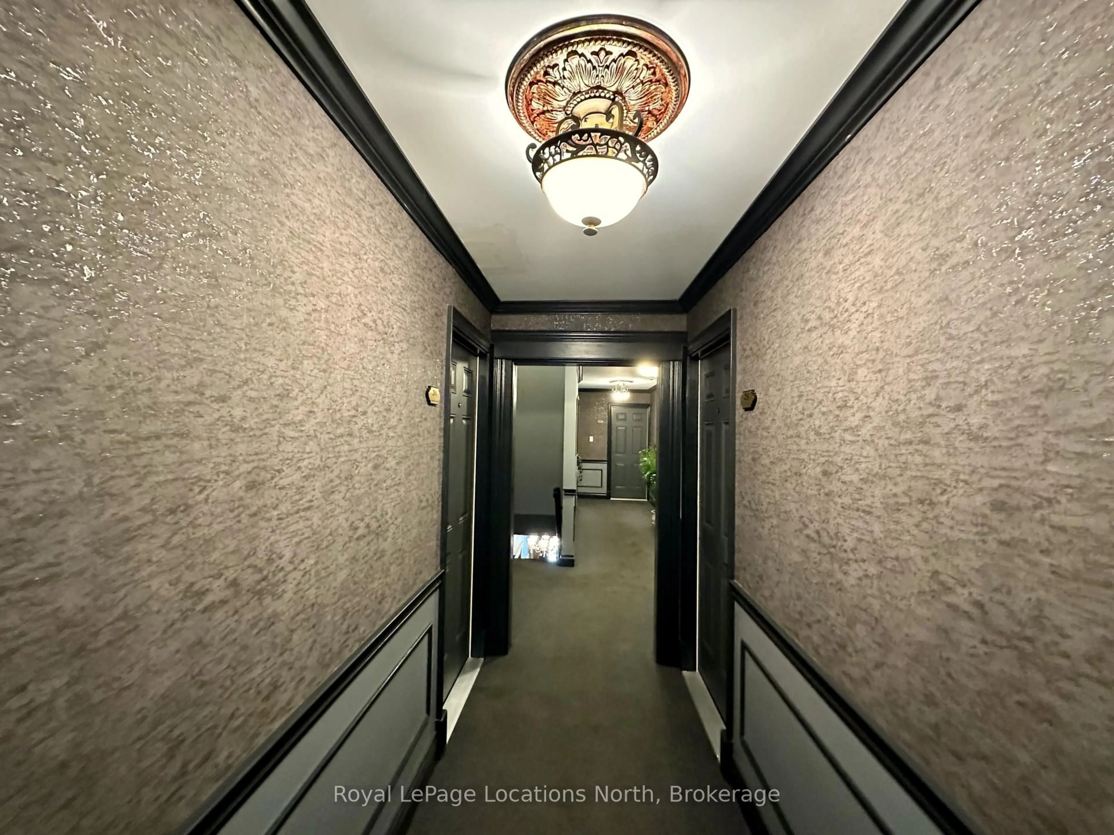 Indoor foyer for 110 Sykes St #204, Meaford Ontario N4L 1S6