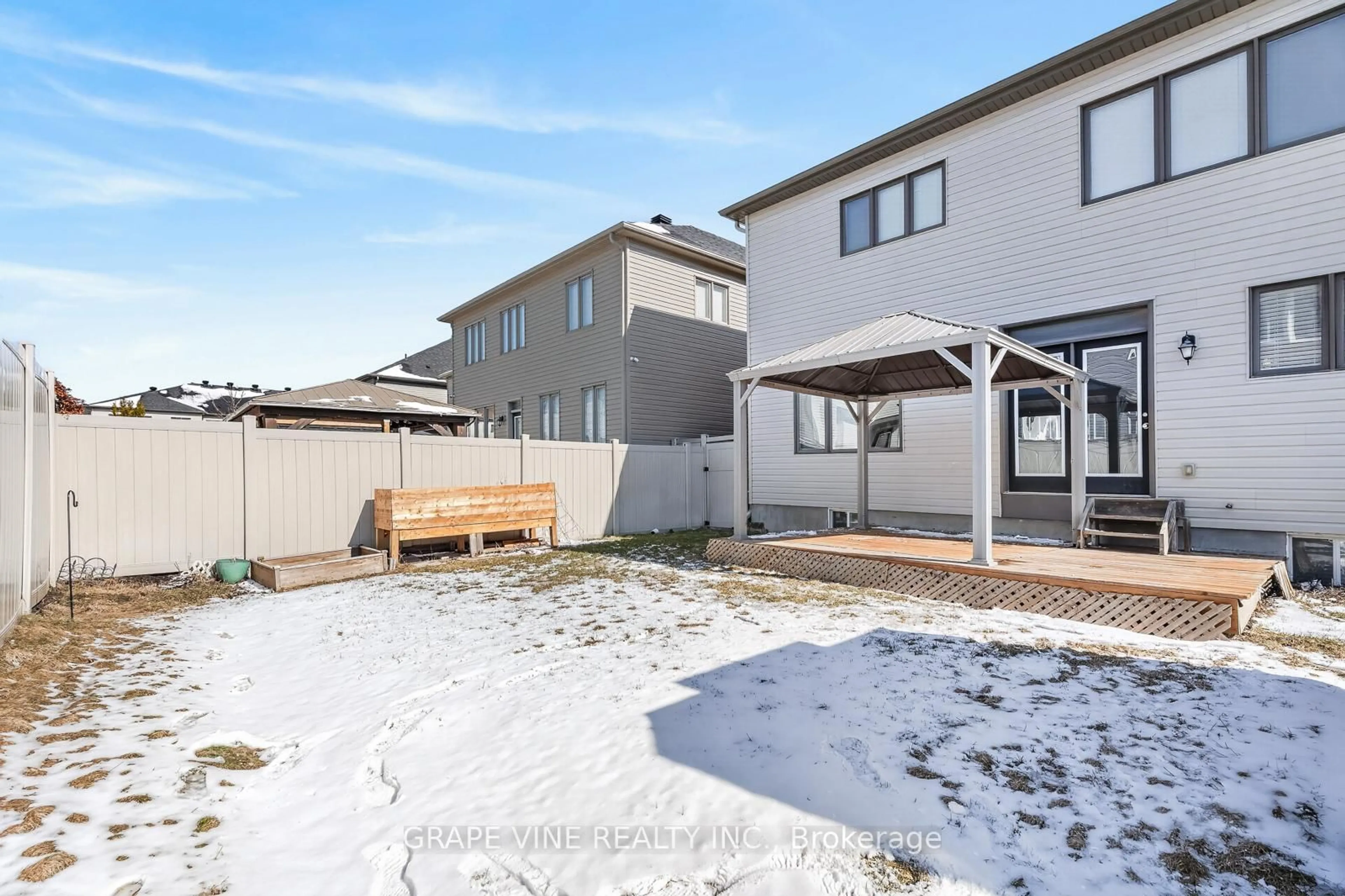 Patio, street for 908 Pedigree St, Stittsville Ontario K2S 0Y5