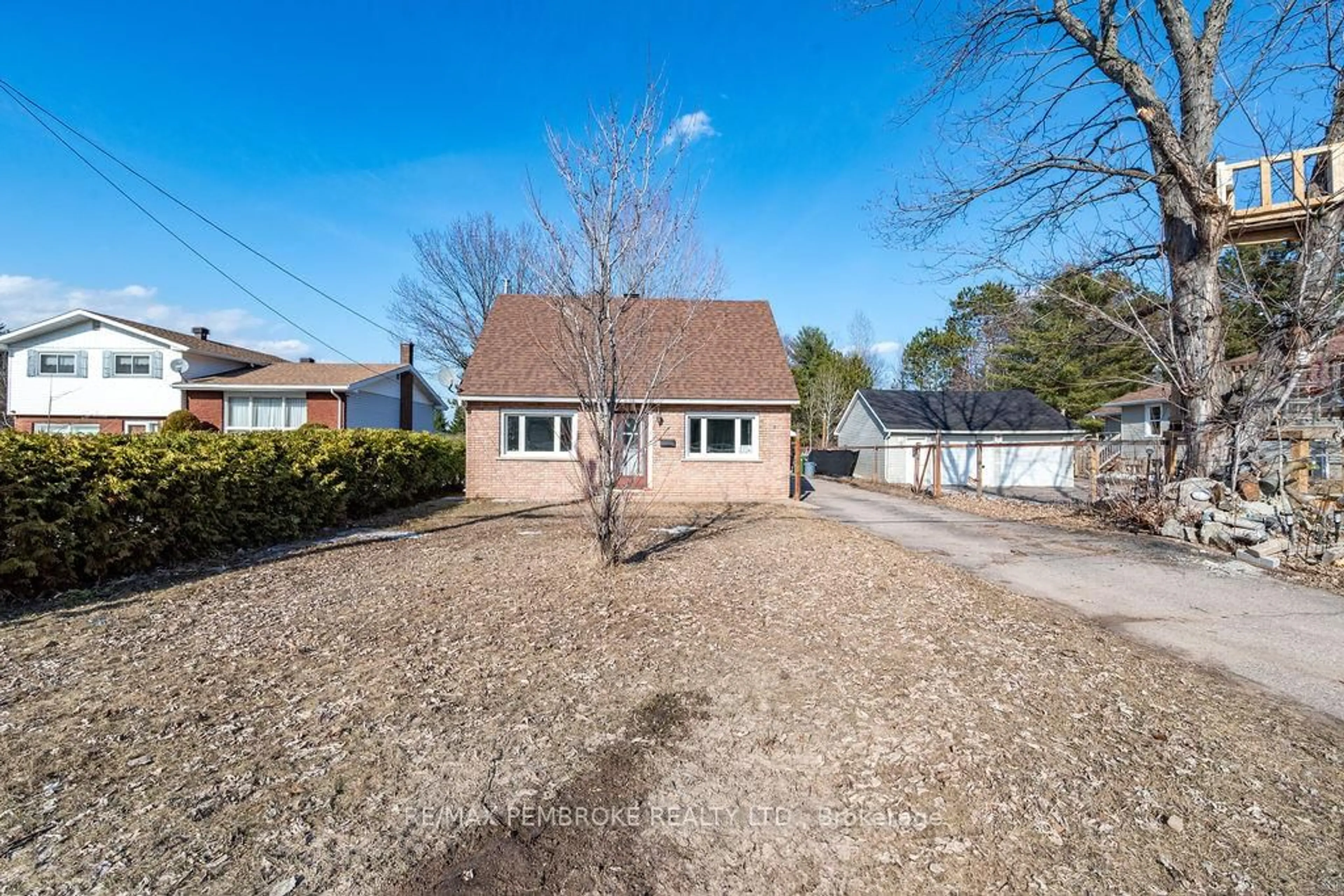 A pic from outside/outdoor area/front of a property/back of a property/a pic from drone, street for 2849 Petawawa Blvd, Petawawa Ontario K8H 2K7