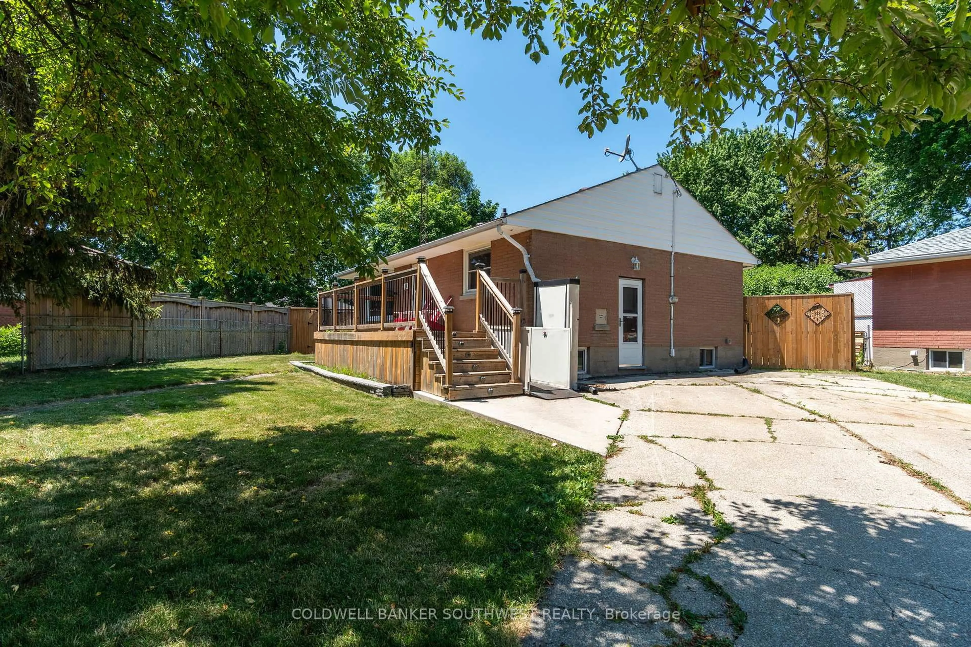 Unknown for 18 Tweedsmuir Ave, Sarnia Ontario N7S 2R8