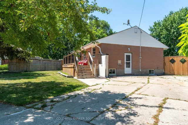 18 Tweedsmuir Ave, Sarnia 2
