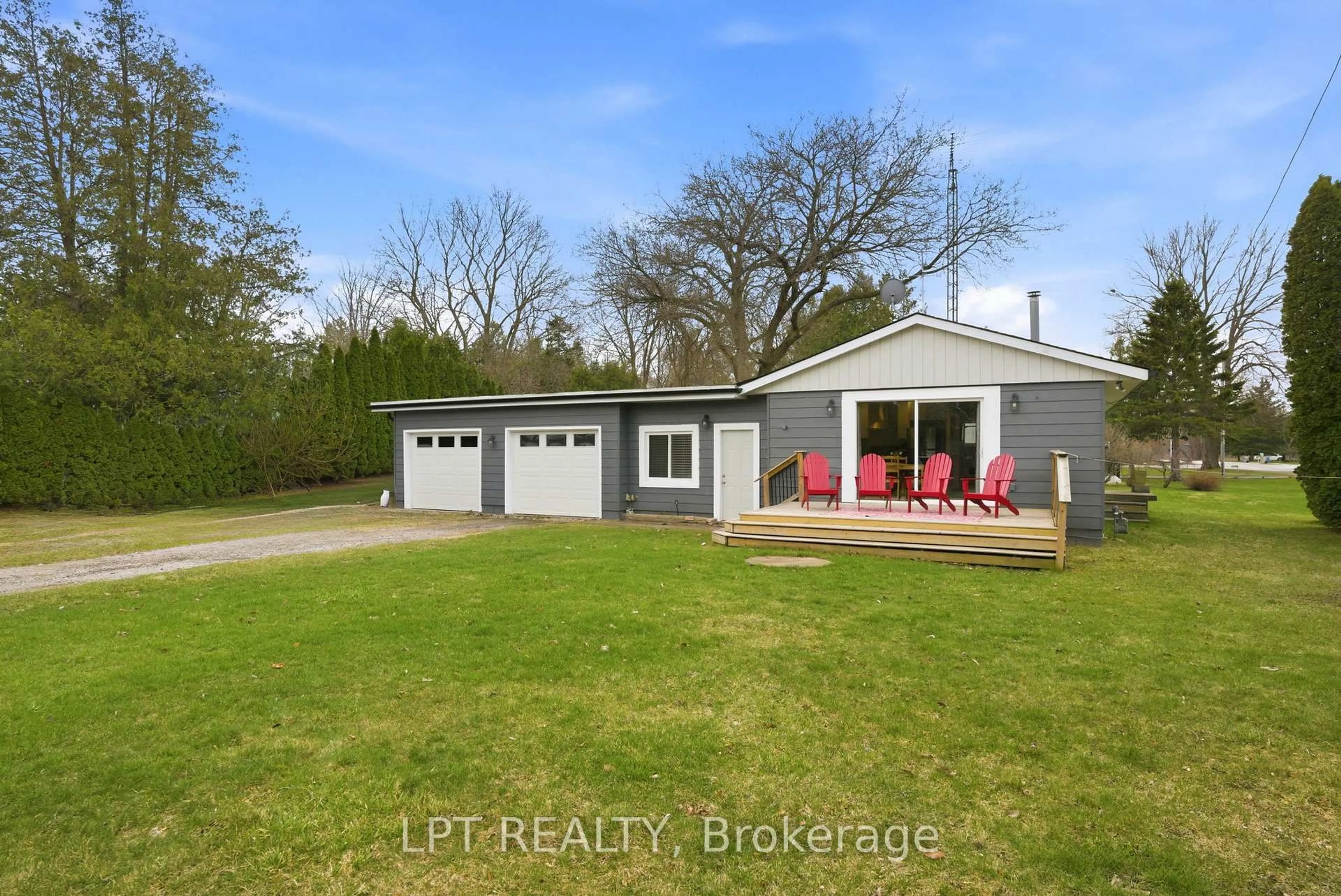 A pic from outside/outdoor area/front of a property/back of a property/a pic from drone, water/lake/river/ocean view for 7597 Biddulph St, Lambton Shores Ontario N0M 2L0
