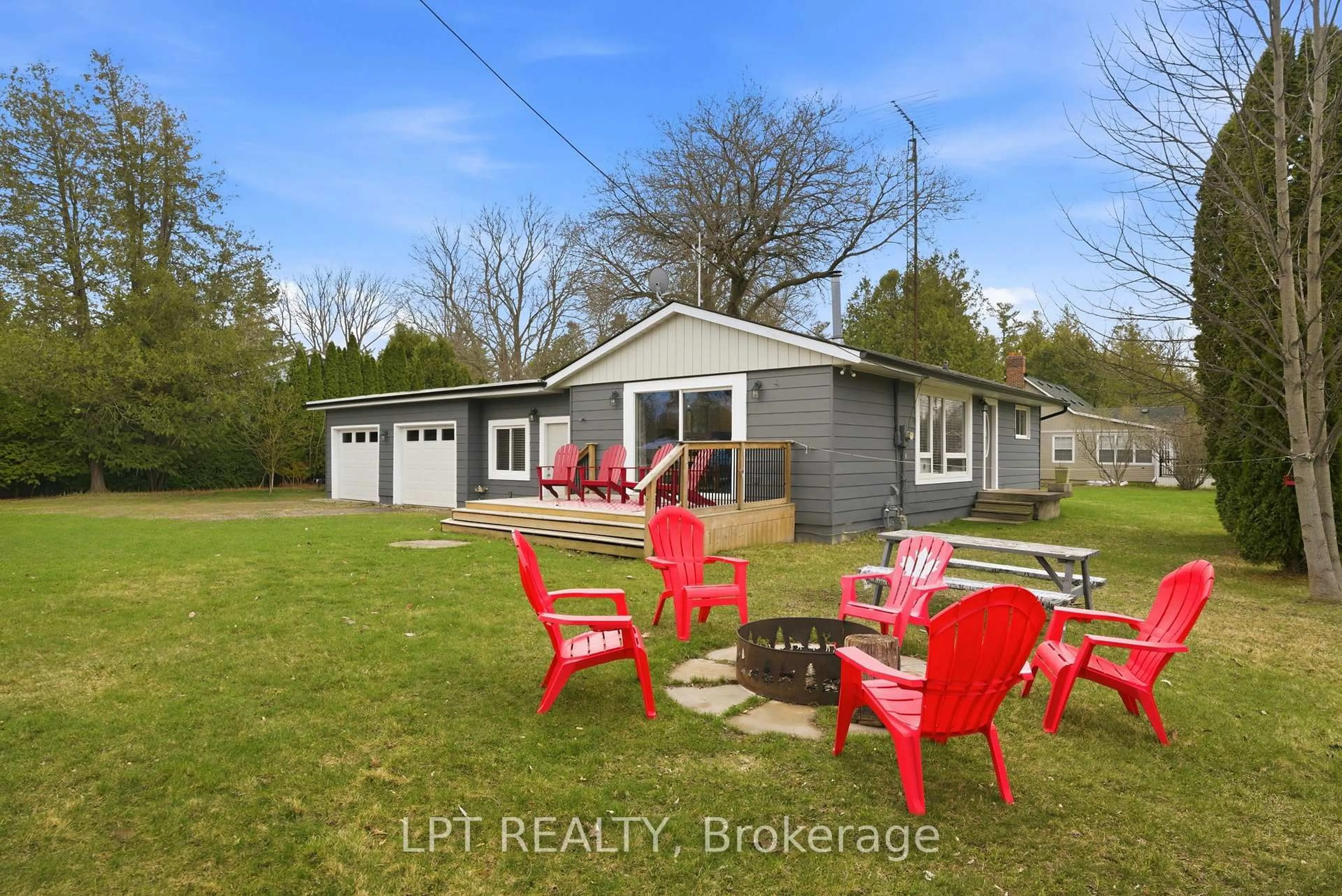A pic from outside/outdoor area/front of a property/back of a property/a pic from drone, water/lake/river/ocean view for 7597 Biddulph St, Lambton Shores Ontario N0M 2L0