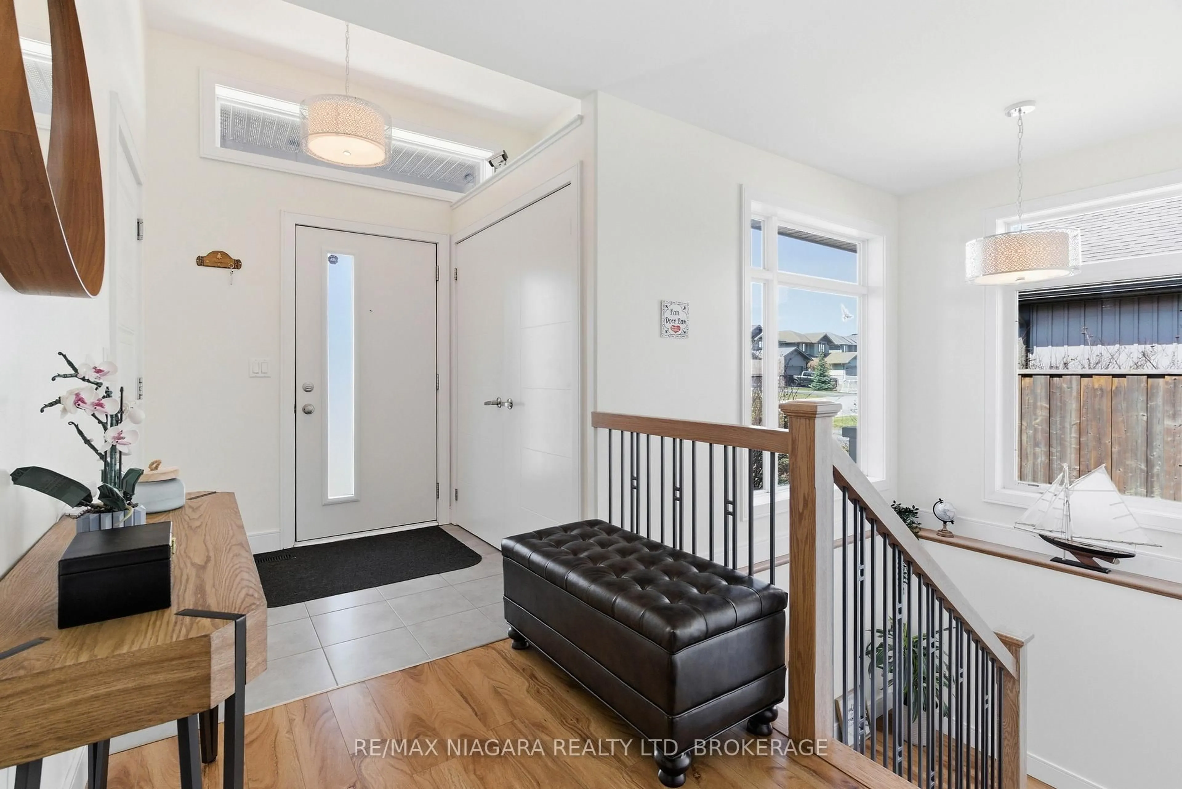 Indoor entryway for 9 Granite Dr, Belleville Ontario K8P 0C6