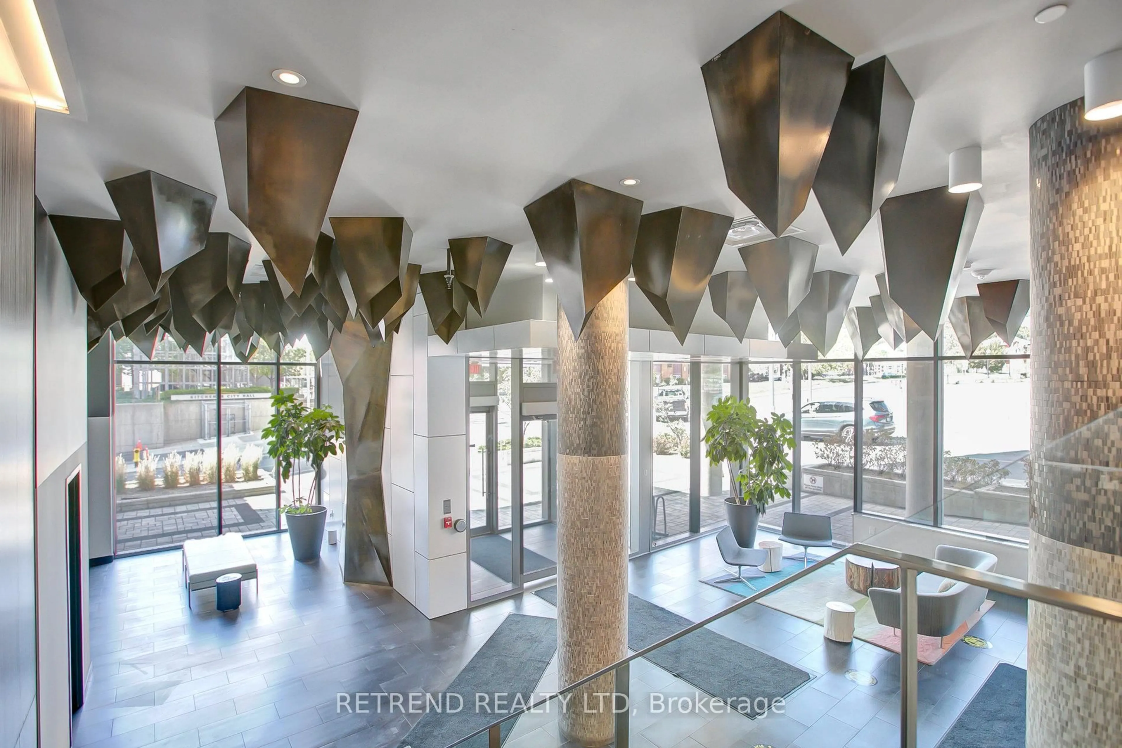 Indoor foyer for 85 Duke St #1504, Kitchener Ontario N2H 0B7