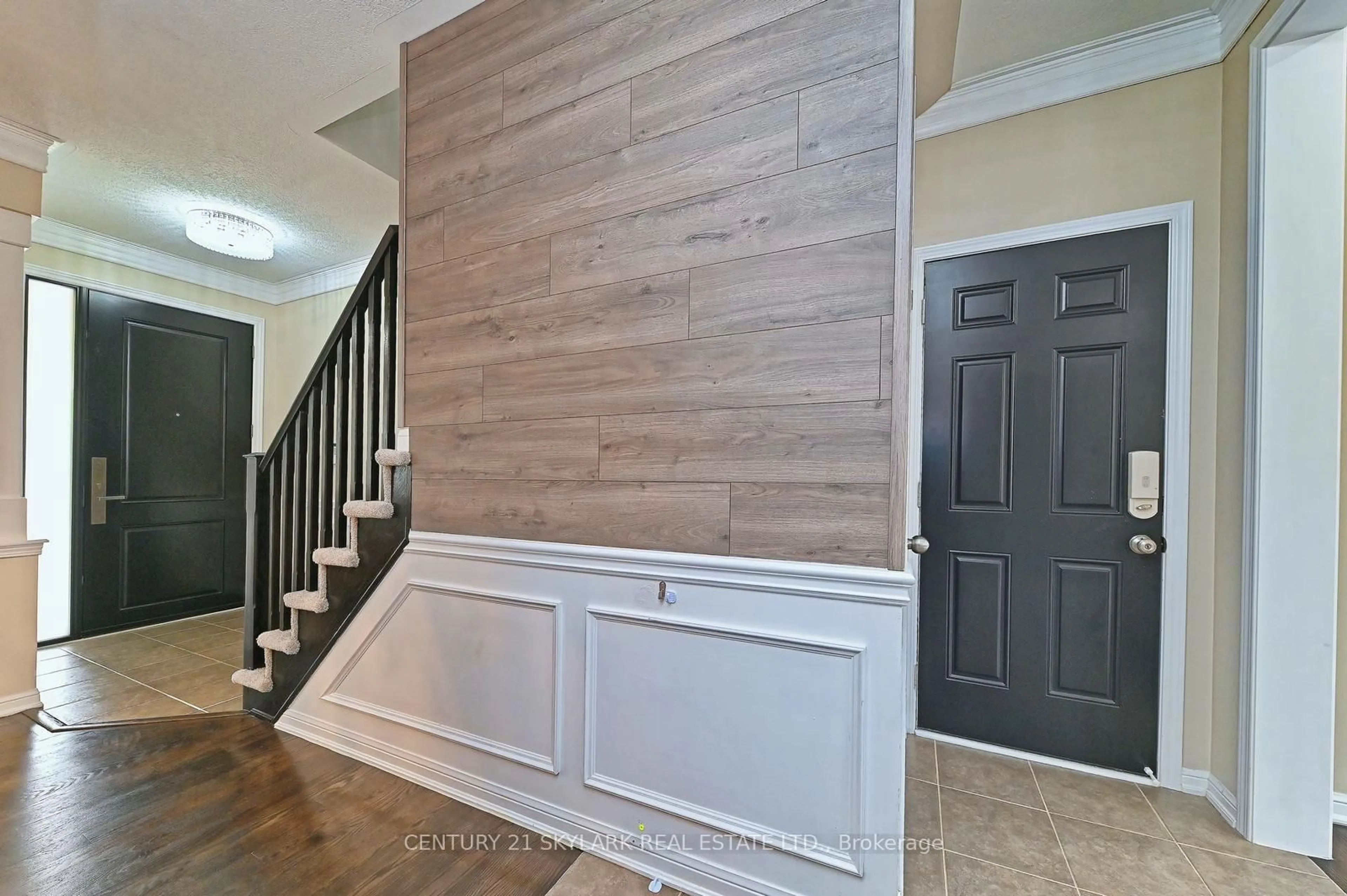 Indoor entryway for 24 Dalton Dr, Cambridge Ontario N3C 0E7