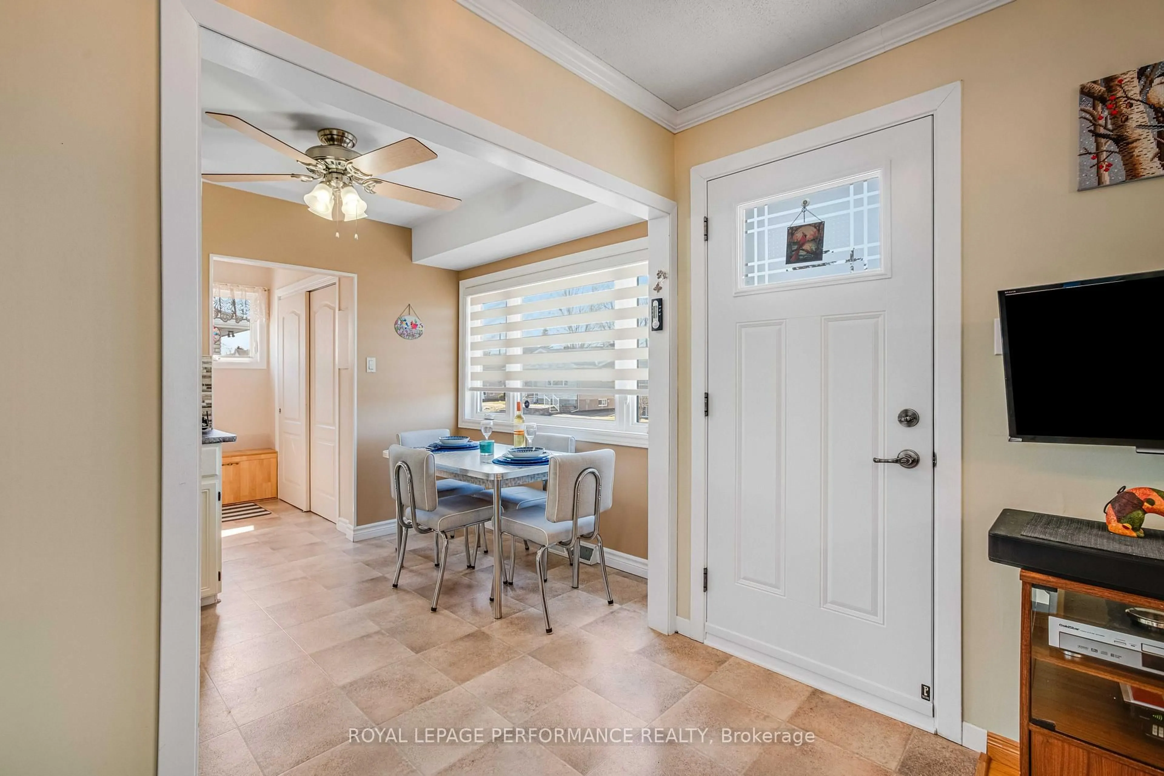 Indoor entryway for 459 Theriault St, Hawkesbury Ontario K6A 1Z4