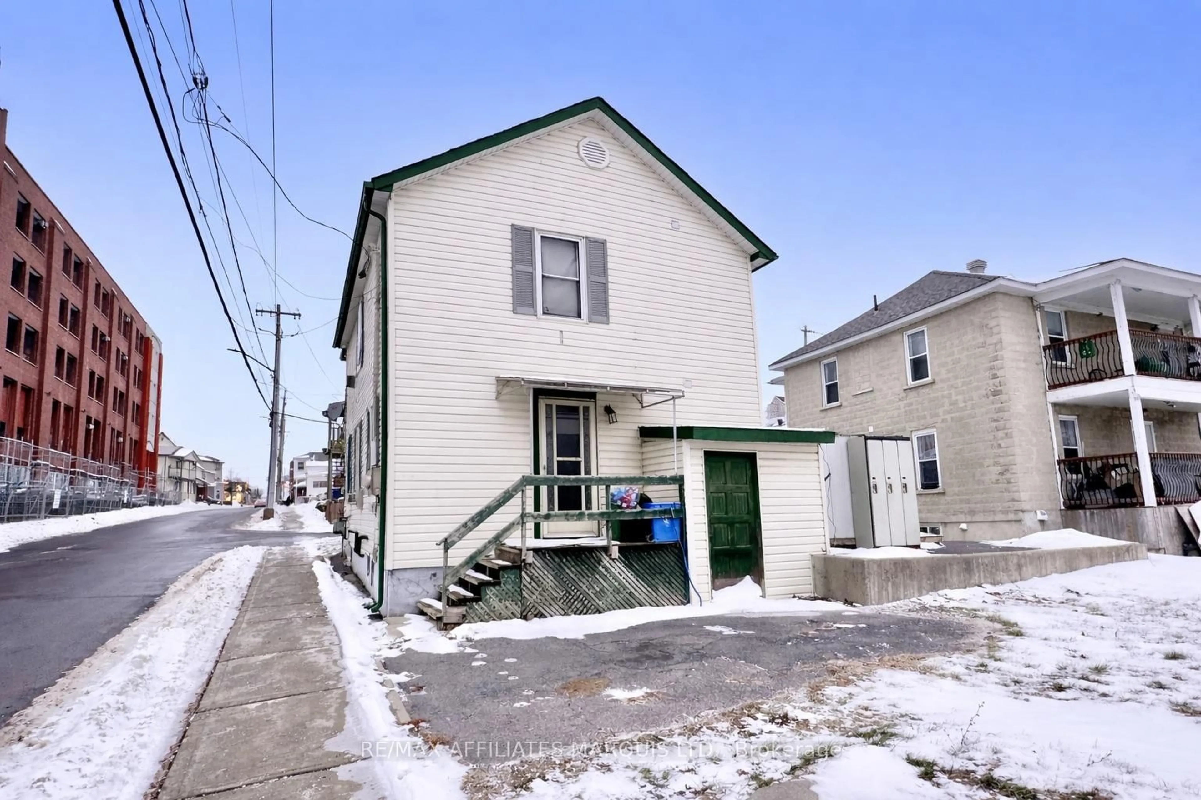 Unknown for 115 Prince Albert St, Cornwall Ontario K6H 1J4