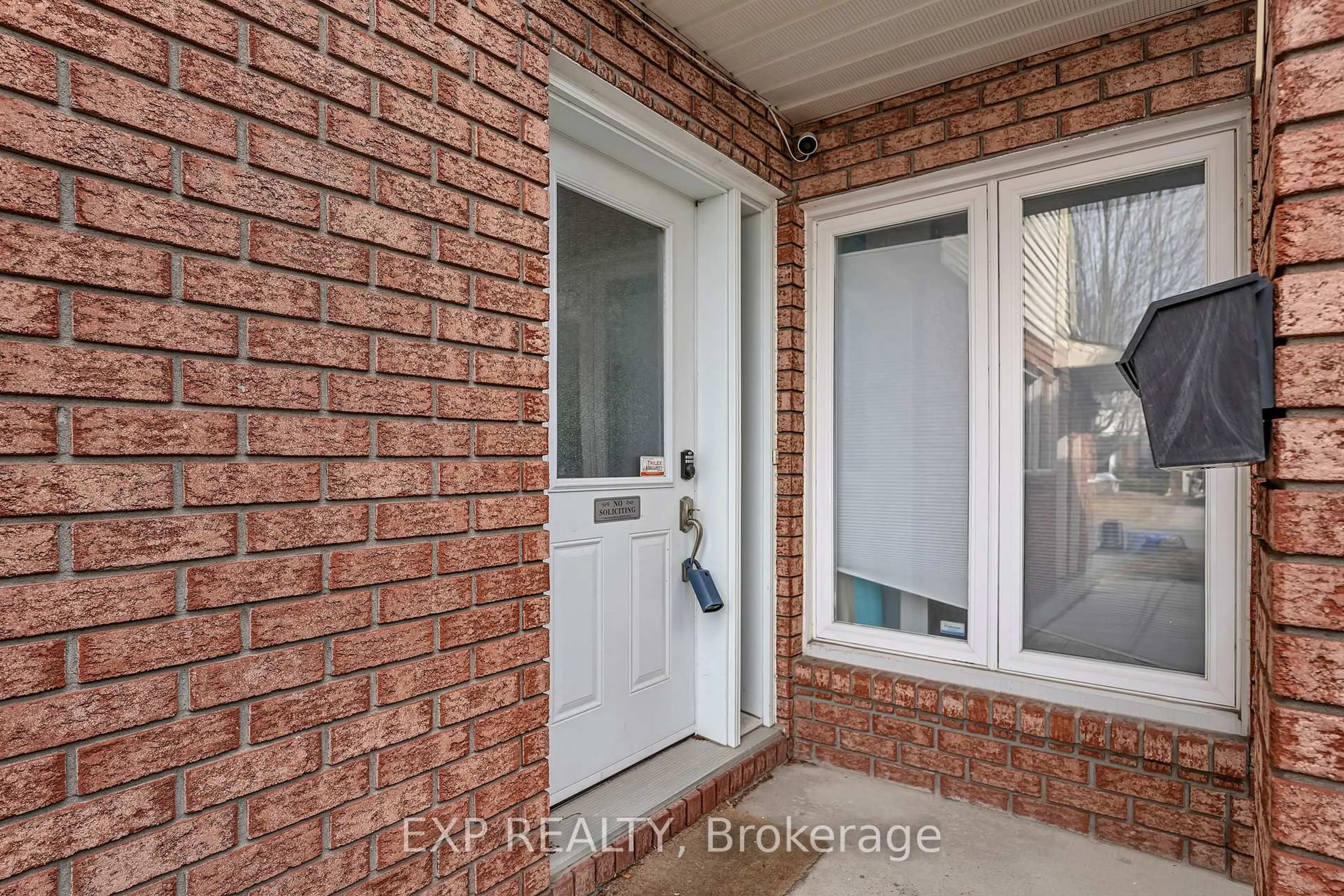 Indoor entryway for 1797 Belval Cres, Orleans Ontario K1C 6J6