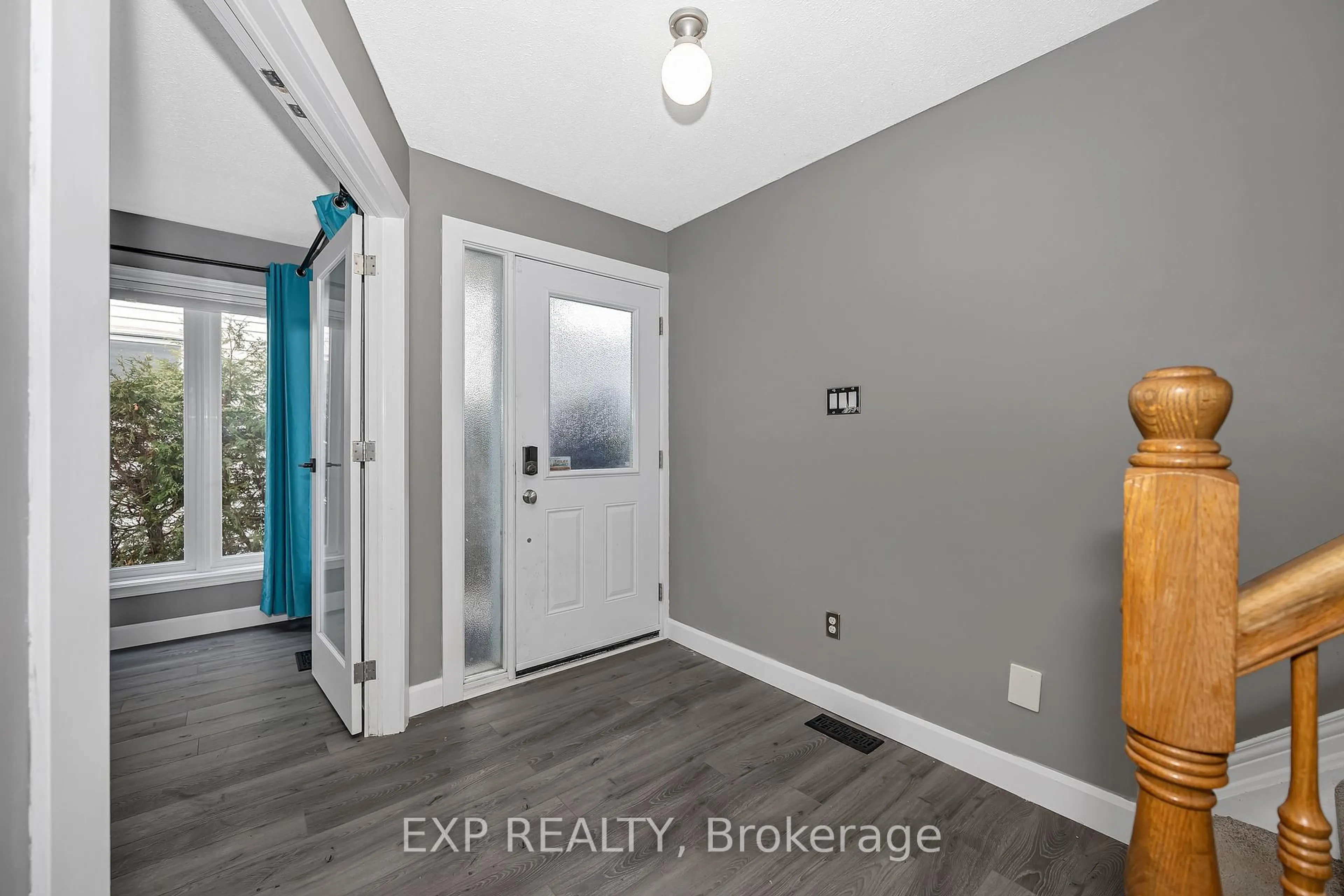Indoor entryway for 1797 Belval Cres, Orleans Ontario K1C 6J6