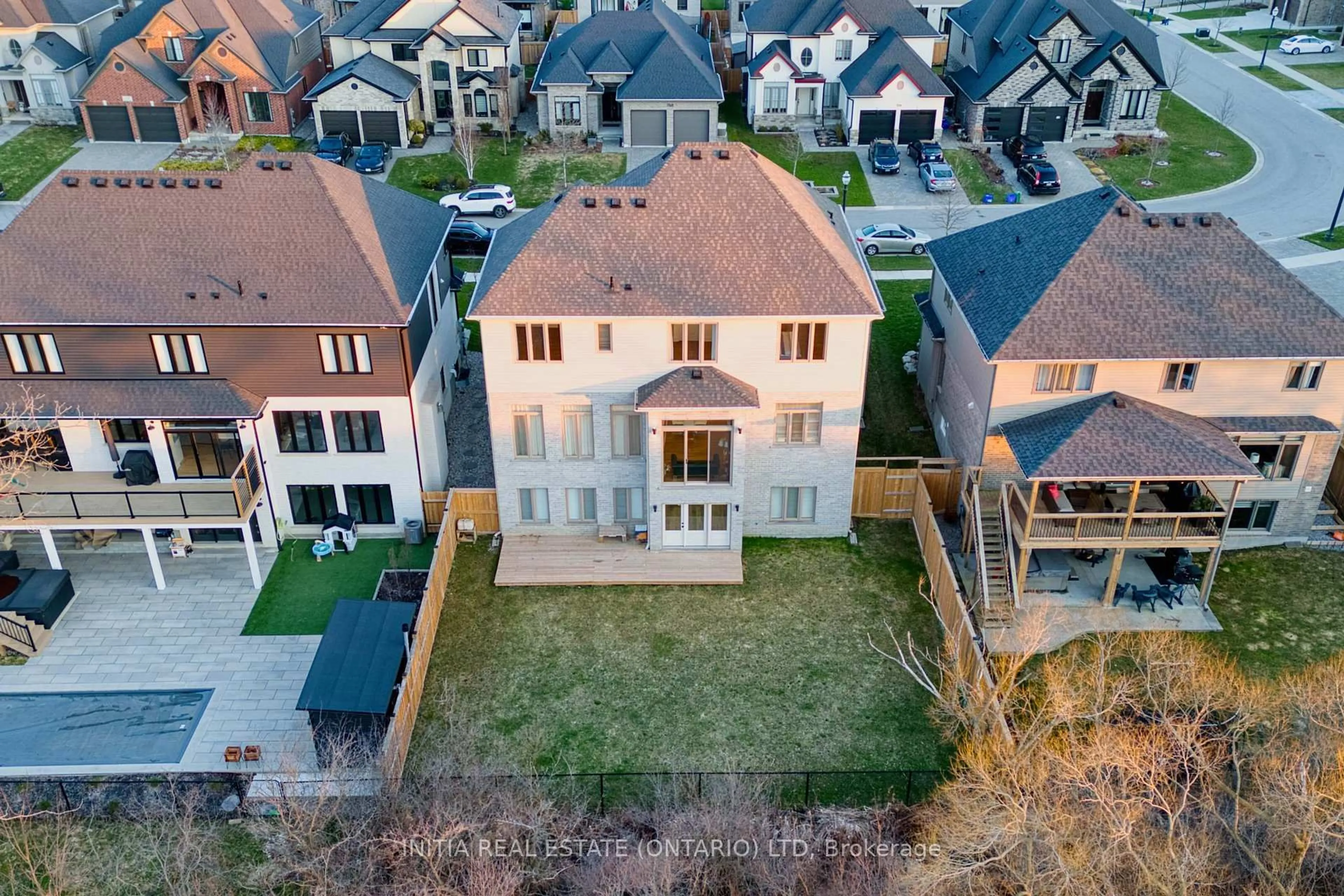 A pic from outside/outdoor area/front of a property/back of a property/a pic from drone, unknown for 757 Zaifman Circ, London North Ontario N5X 0M8