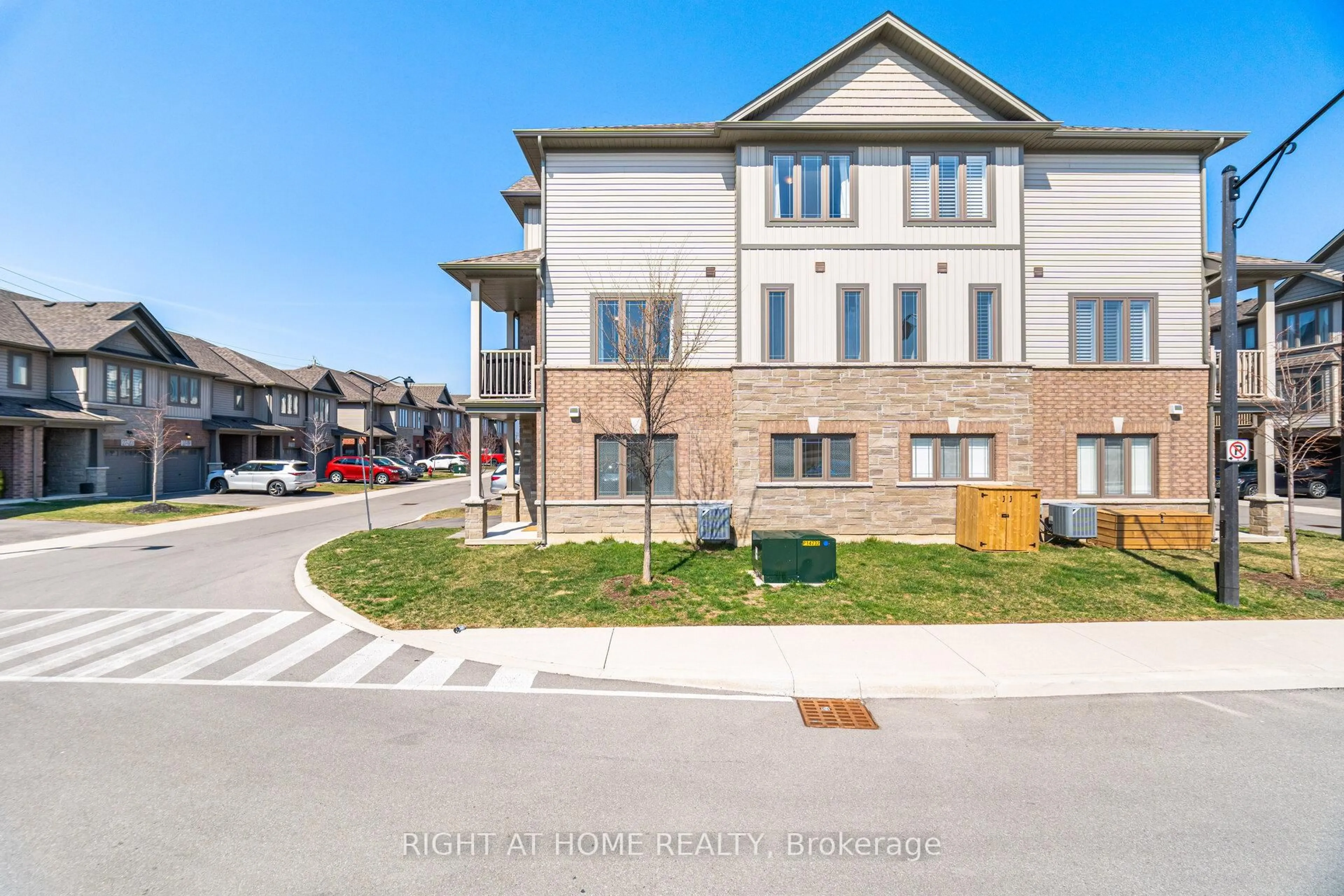 A pic from outside/outdoor area/front of a property/back of a property/a pic from drone, street for 27 Rachel Dr #25, Hamilton Ontario L8E 0K6