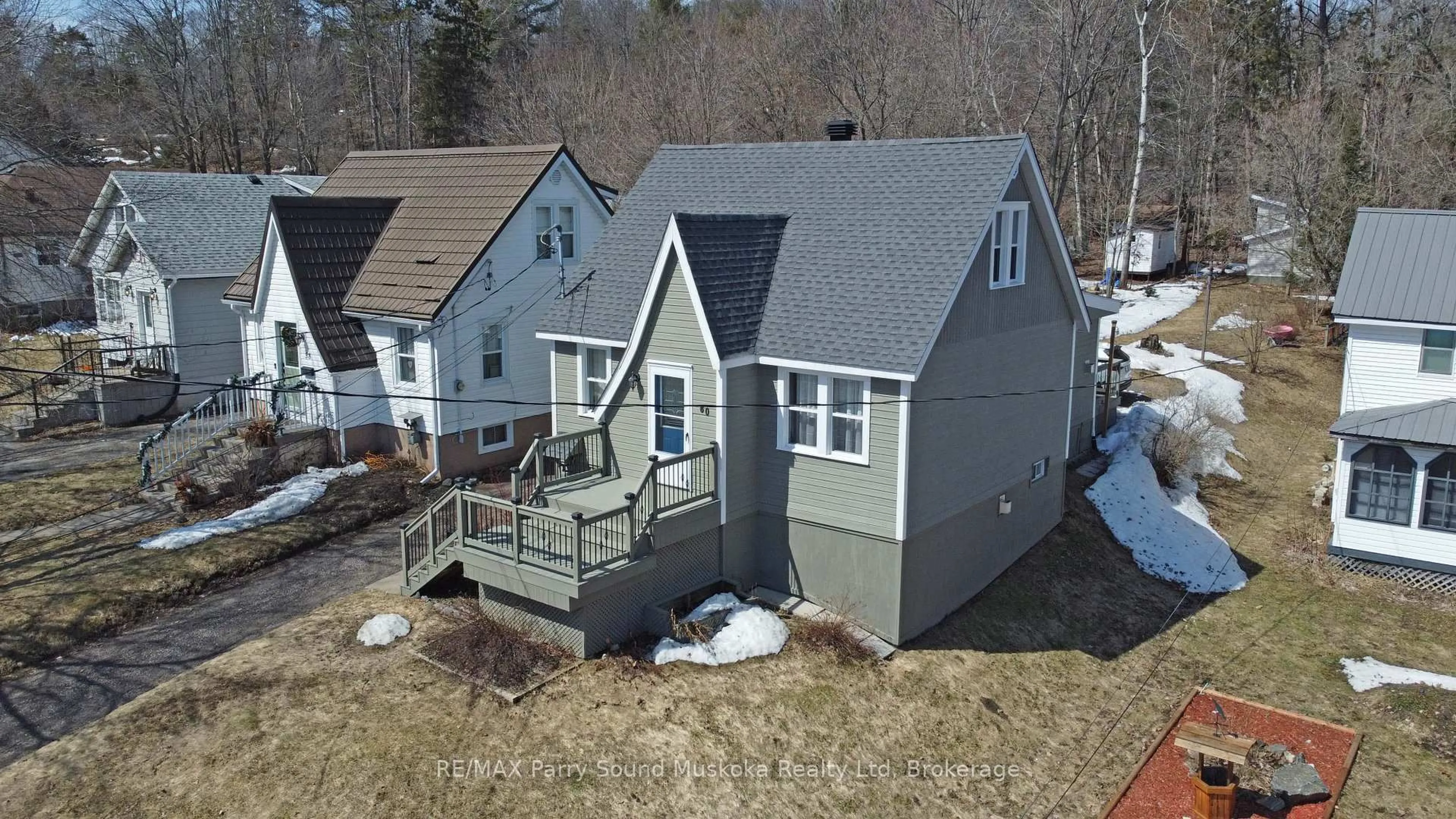 A pic from outside/outdoor area/front of a property/back of a property/a pic from drone, street for 60 William St, Parry Sound Ontario P2A 1V1