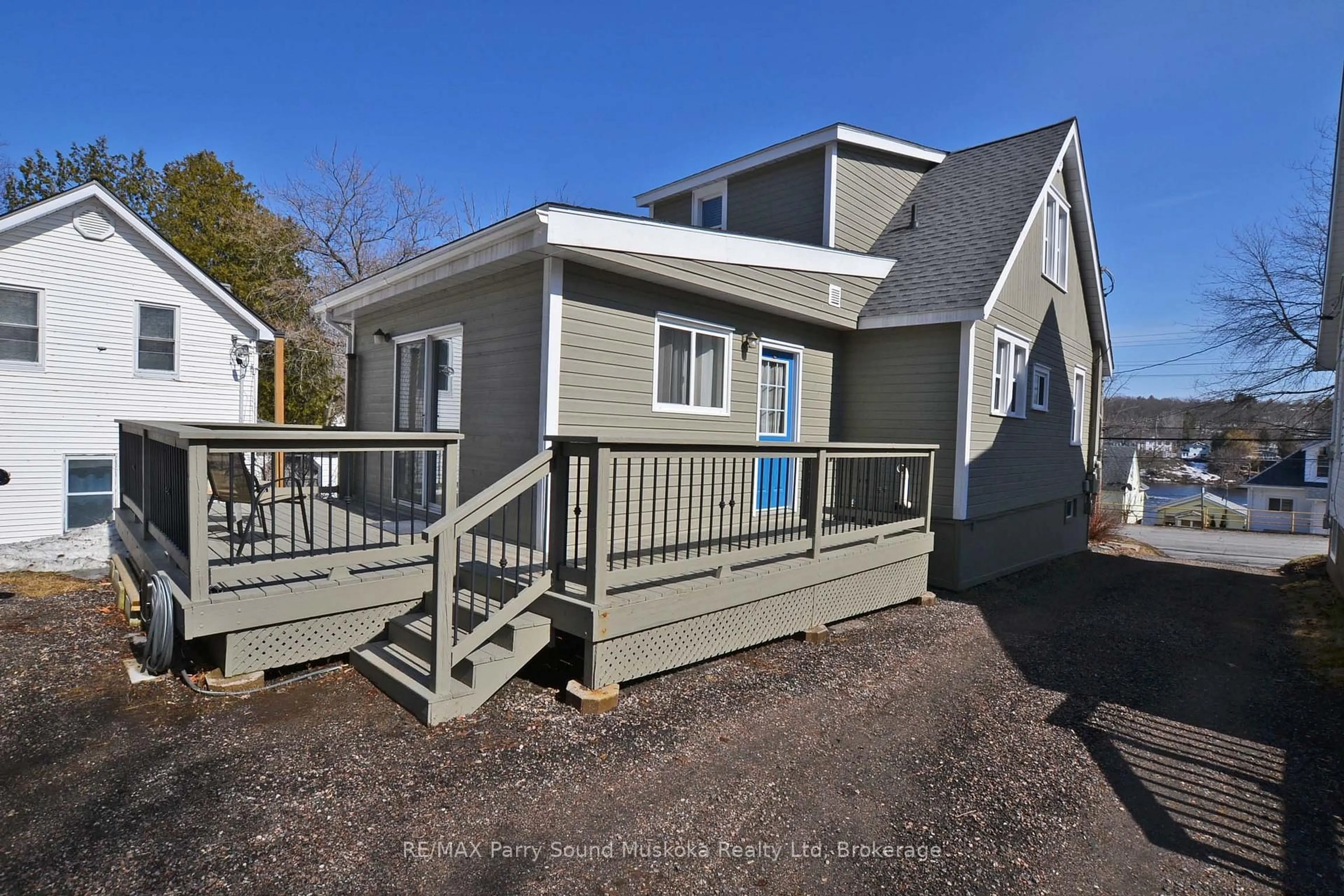 Home with vinyl exterior material, street for 60 William St, Parry Sound Ontario P2A 1V1