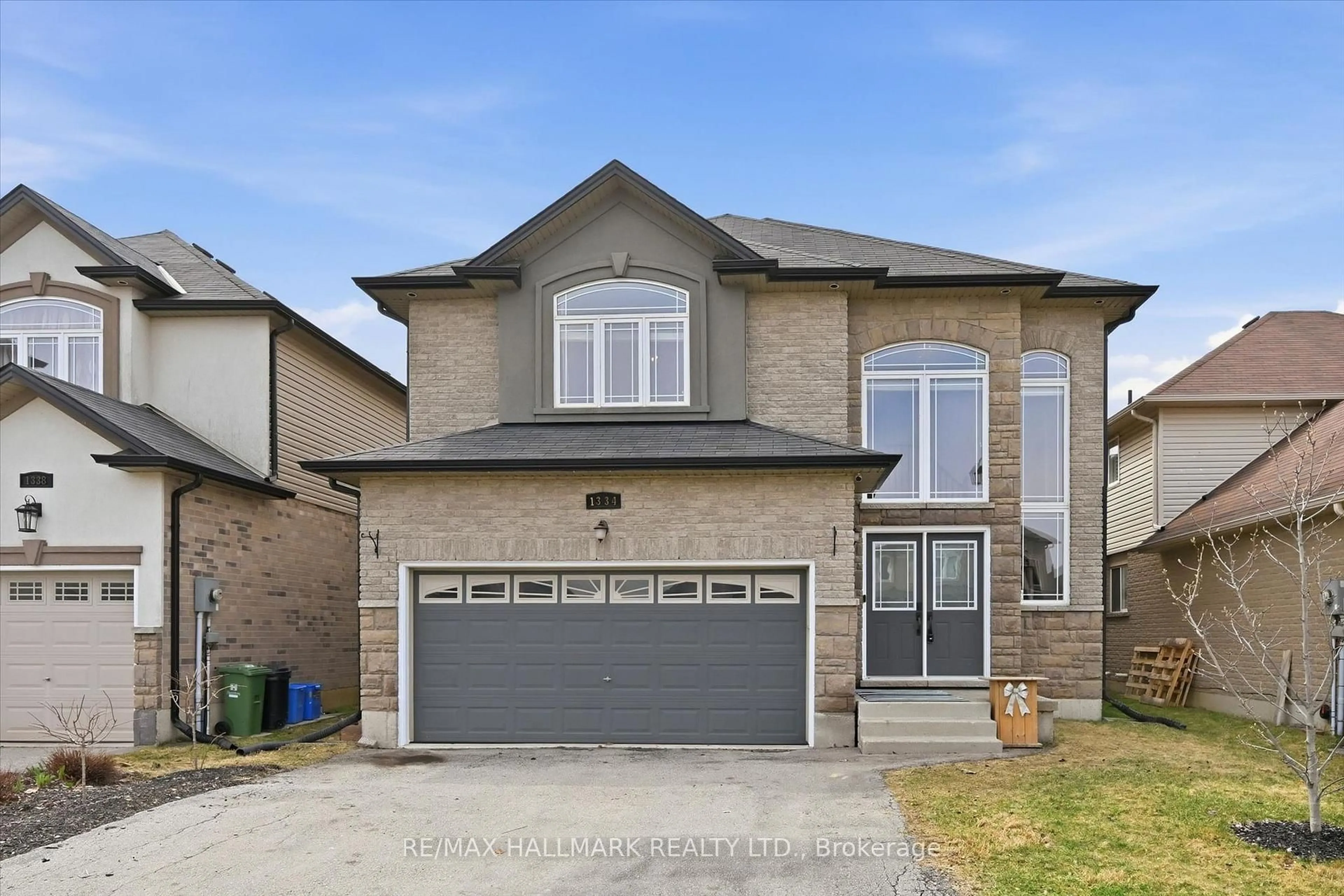 Home with brick exterior material, street for 1334 Upper Paradise Rd, Hamilton Ontario L9B 0C3