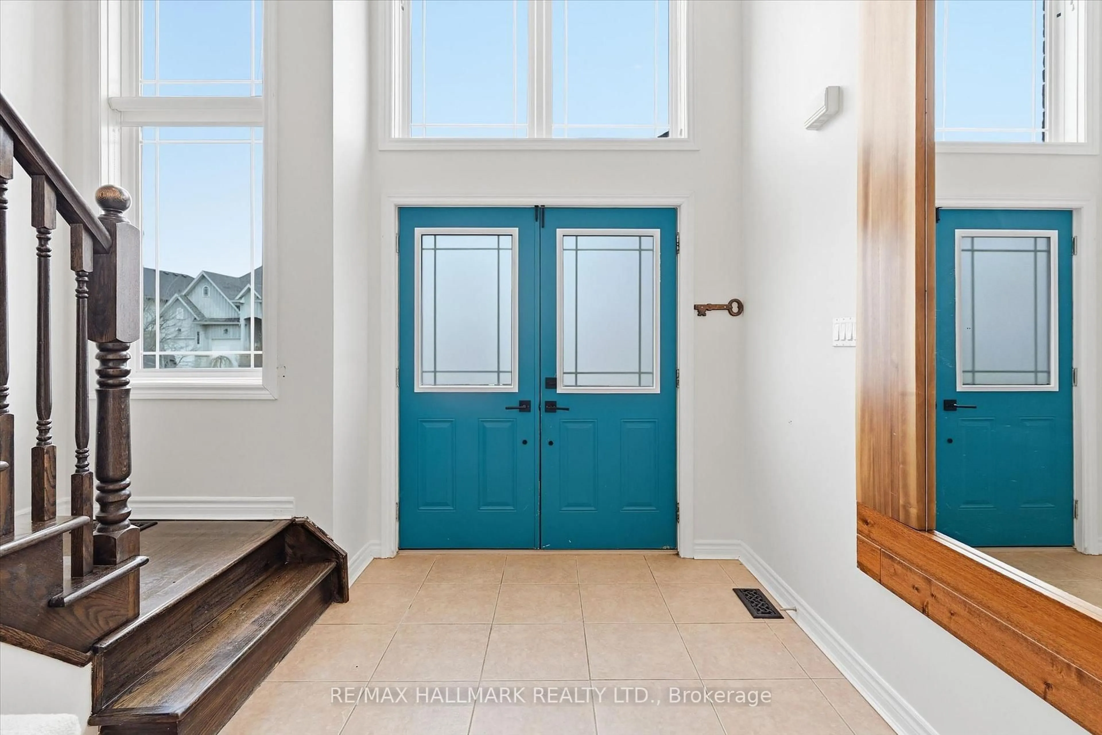 Indoor entryway for 1334 Upper Paradise Rd, Hamilton Ontario L9B 0C3