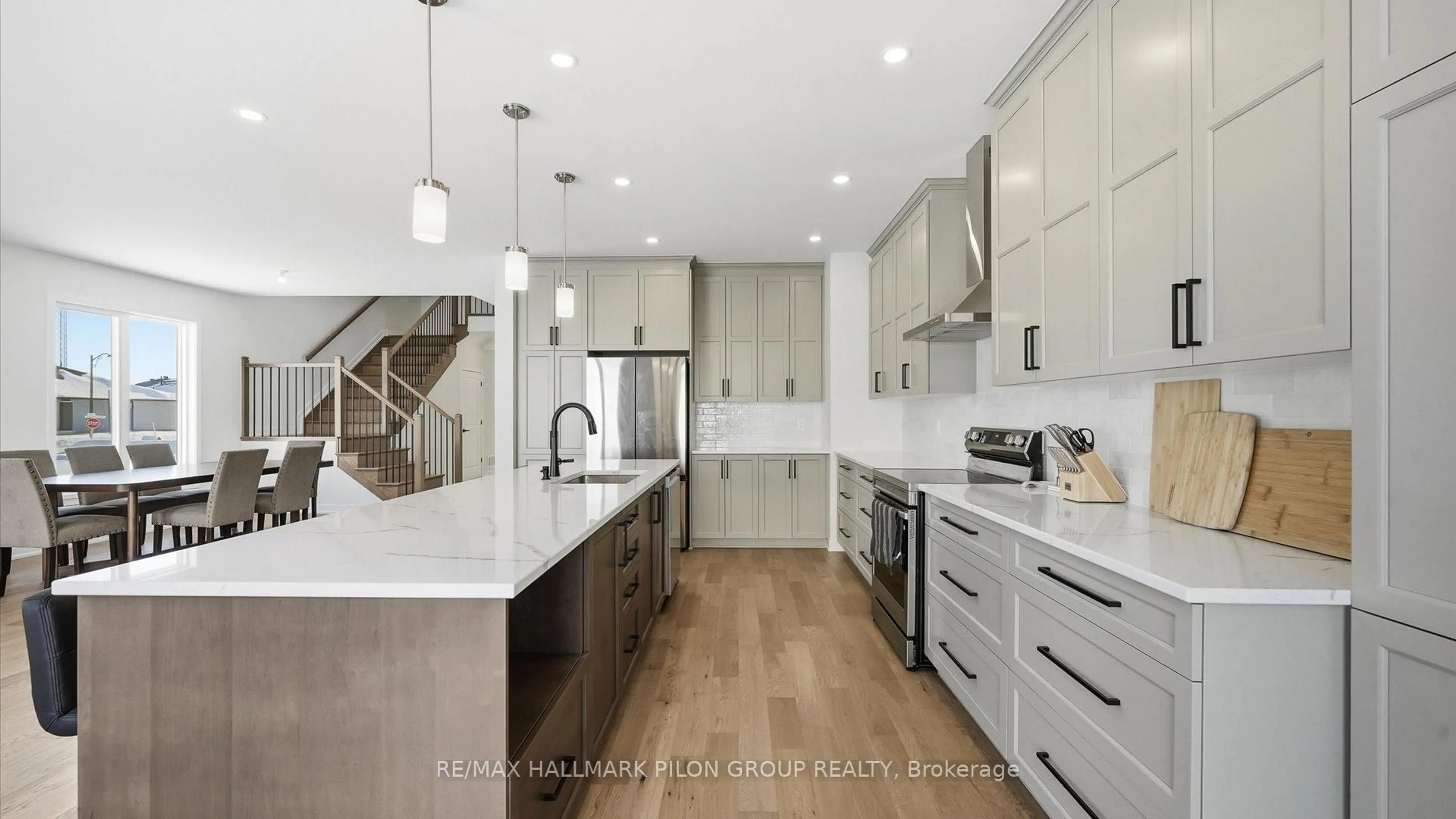 Contemporary kitchen, unknown for 272 Cornice St, Orleans Ontario K1W 0W4