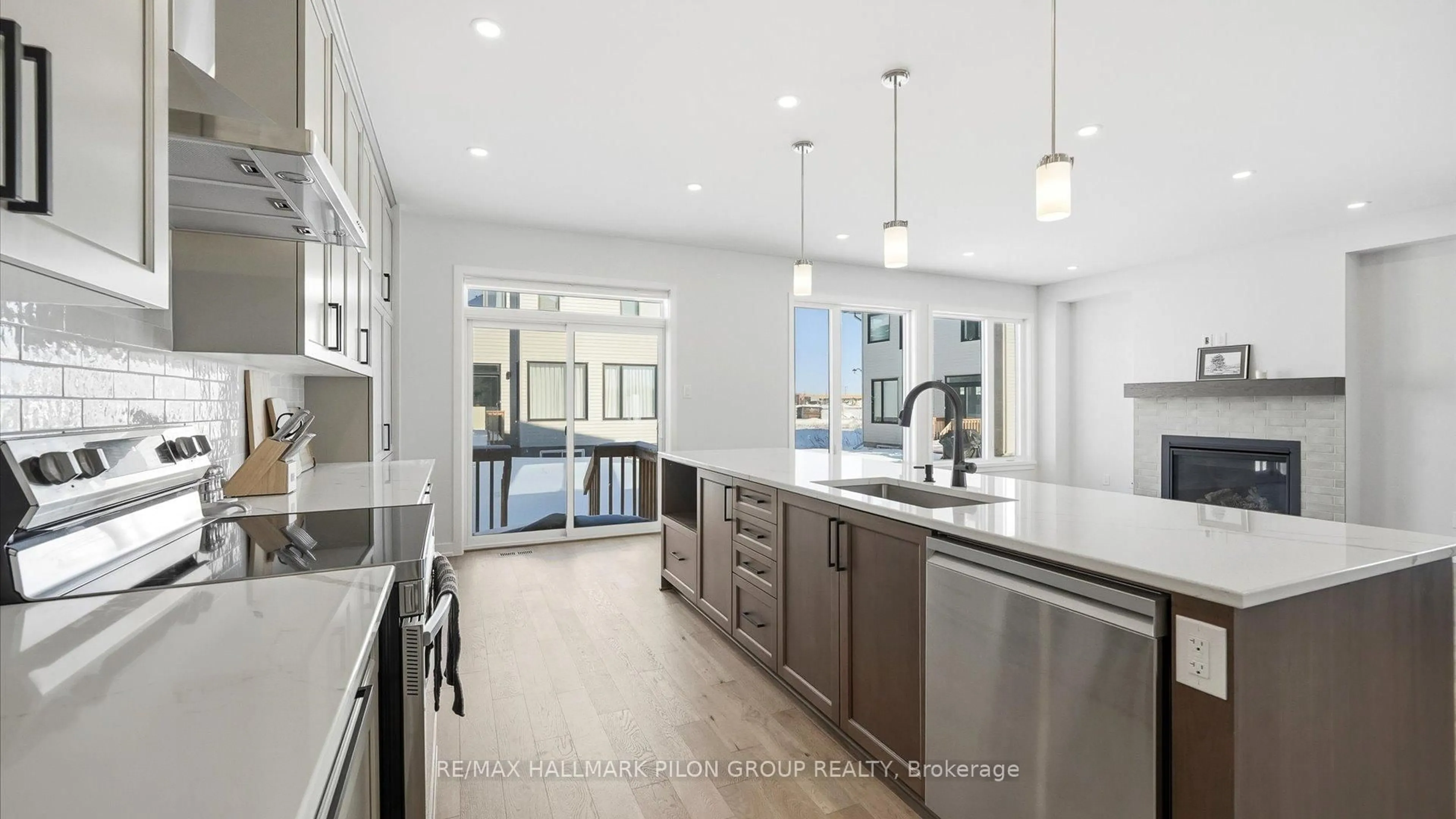 Open concept kitchen, ceramic/tile floor for 272 Cornice St, Orleans Ontario K1W 0W4