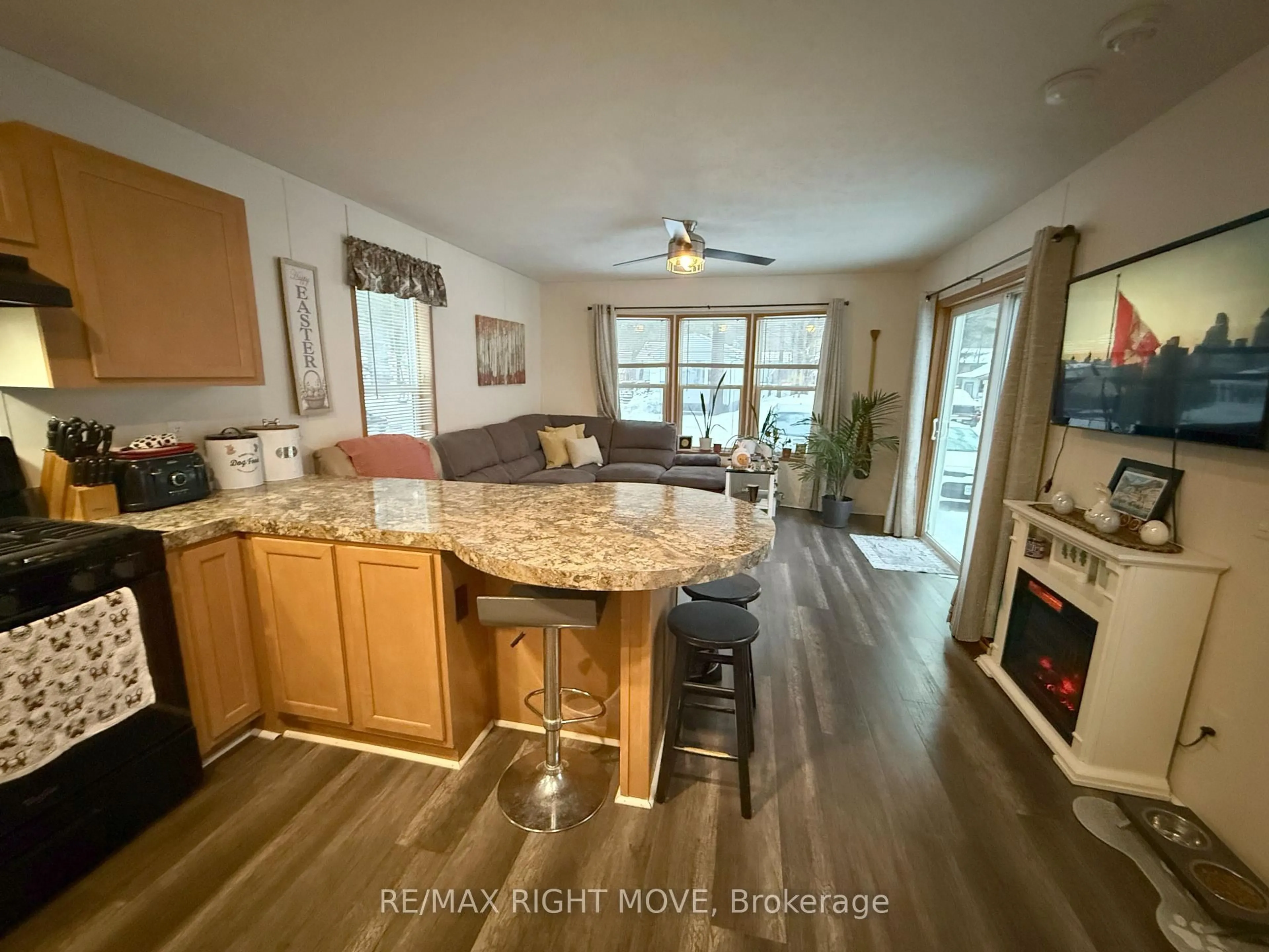 Open concept kitchen, unknown for 1050 4 Seasons Rd, Gravenhurst Ontario P0E 1N0