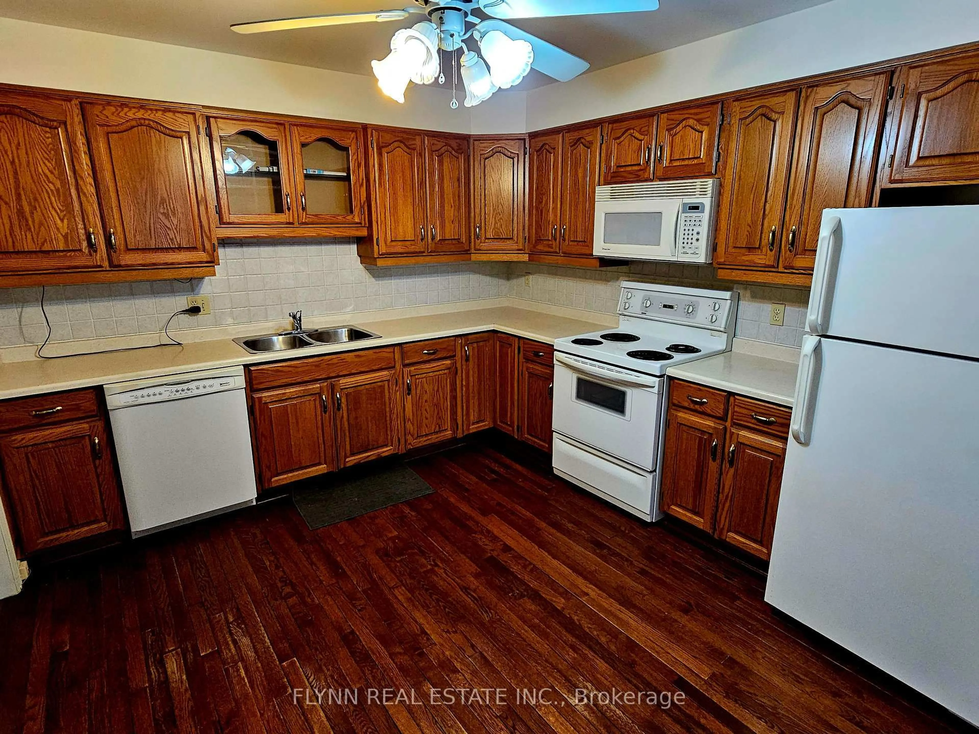 Standard kitchen, unknown for 2720 Mewburn Rd #13, Niagara Falls Ontario L2J 4J5