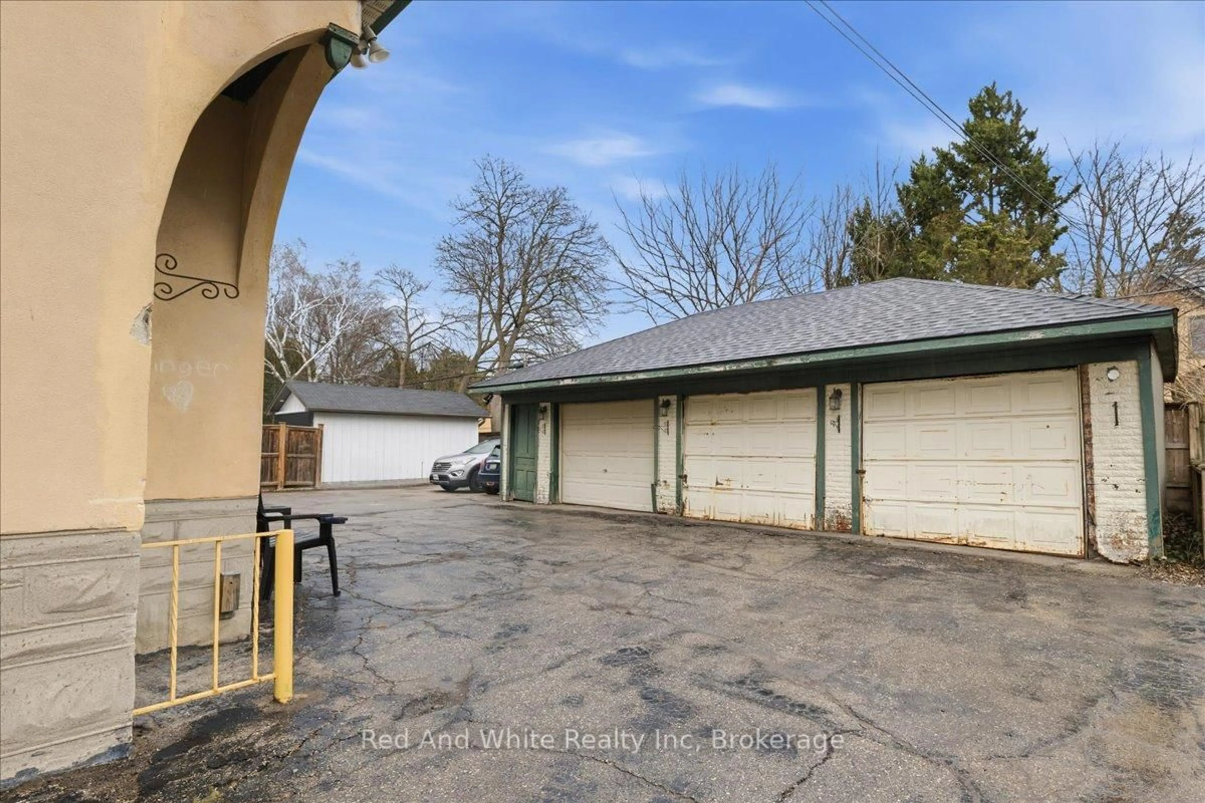 Indoor garage for 31 Bingeman St, Kitchener Ontario N2H 2R7